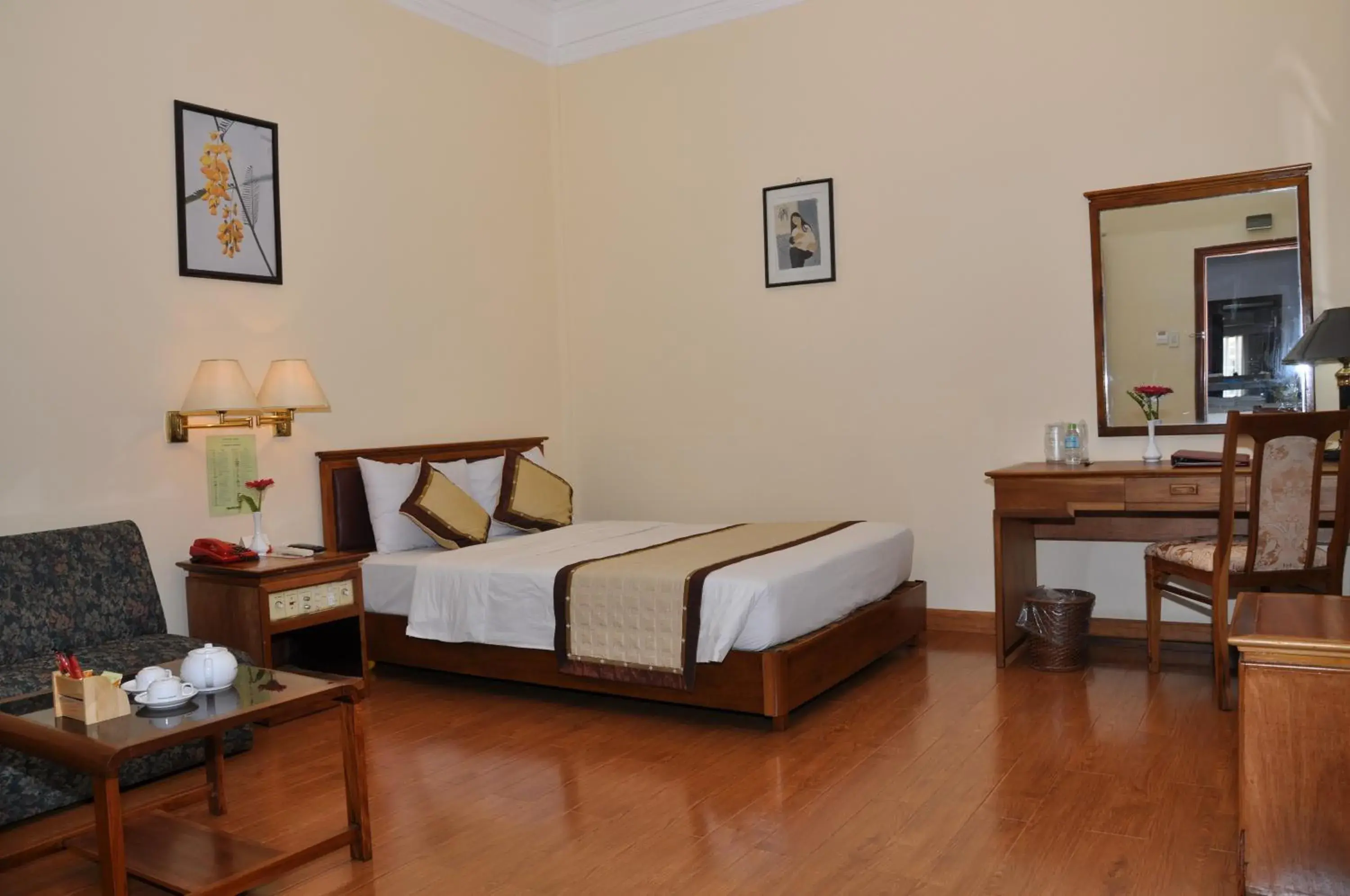 Photo of the whole room, Bed in Saigon Can Tho Hotel Photo of the whole room, Bed in Saigon Can Tho Hotel