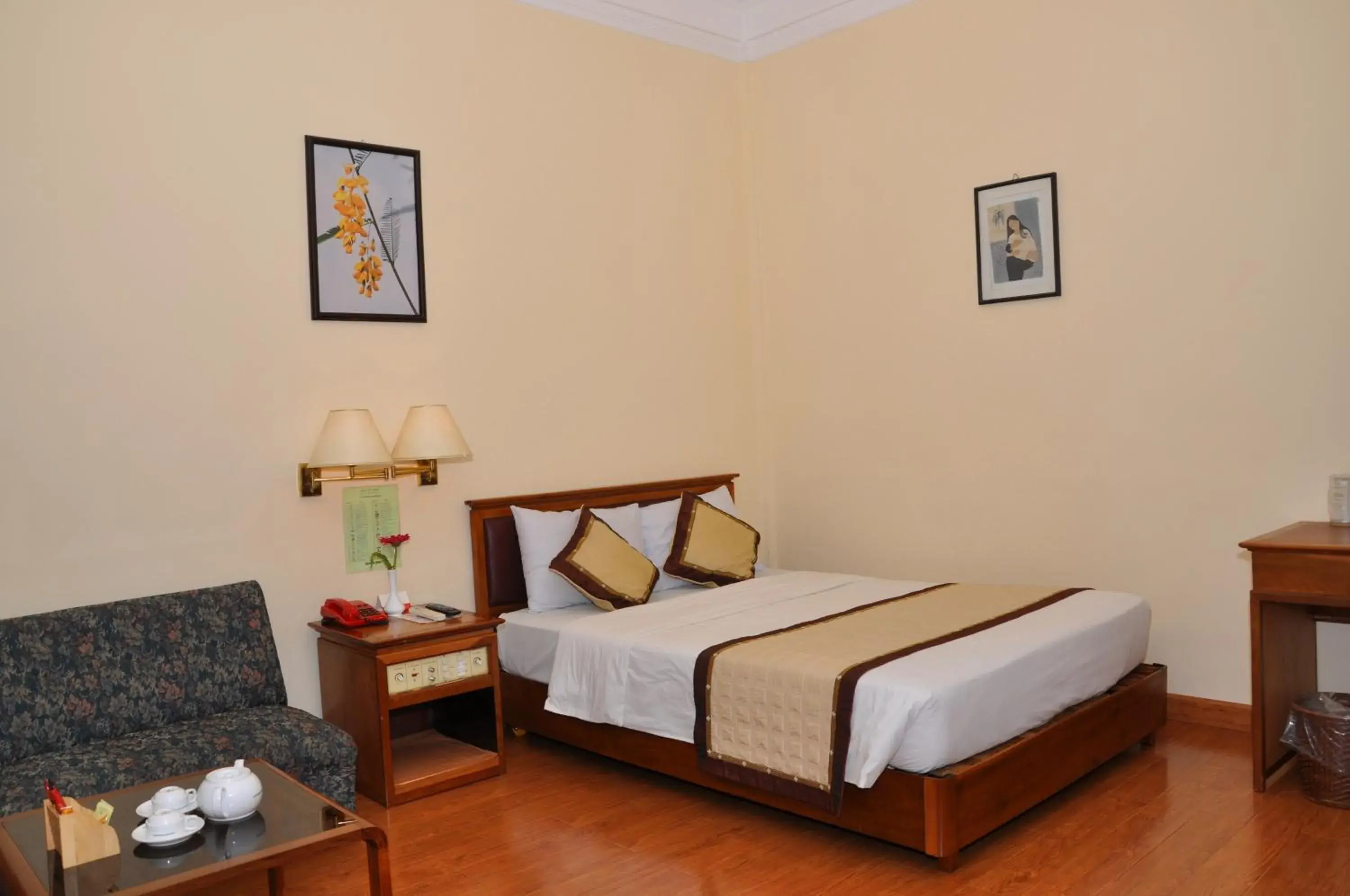 Photo of the whole room, Bed in Saigon Can Tho Hotel Photo of the whole room, Bed in Saigon Can Tho Hotel