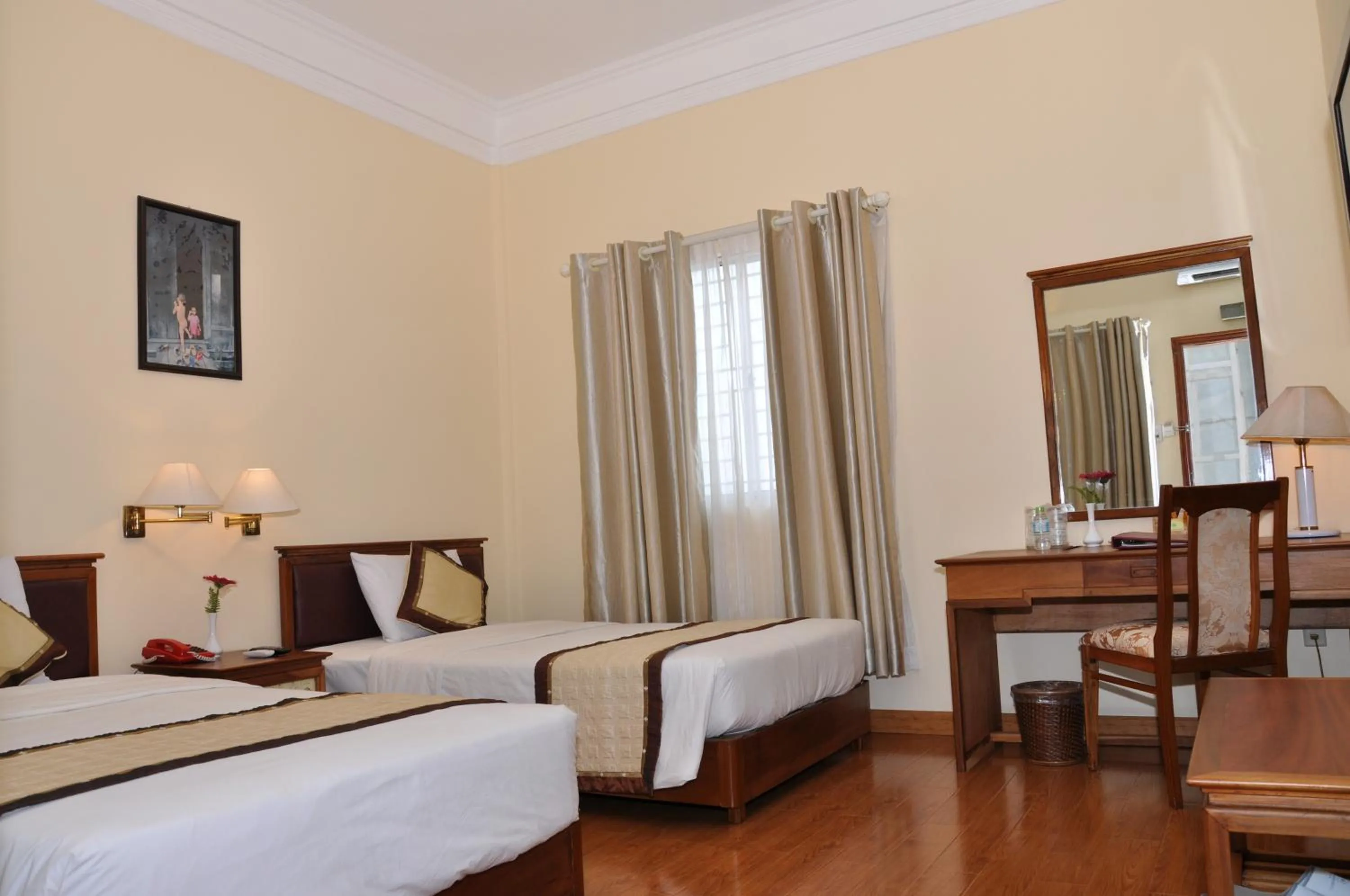 Photo of the whole room, Bed in Saigon Can Tho Hotel