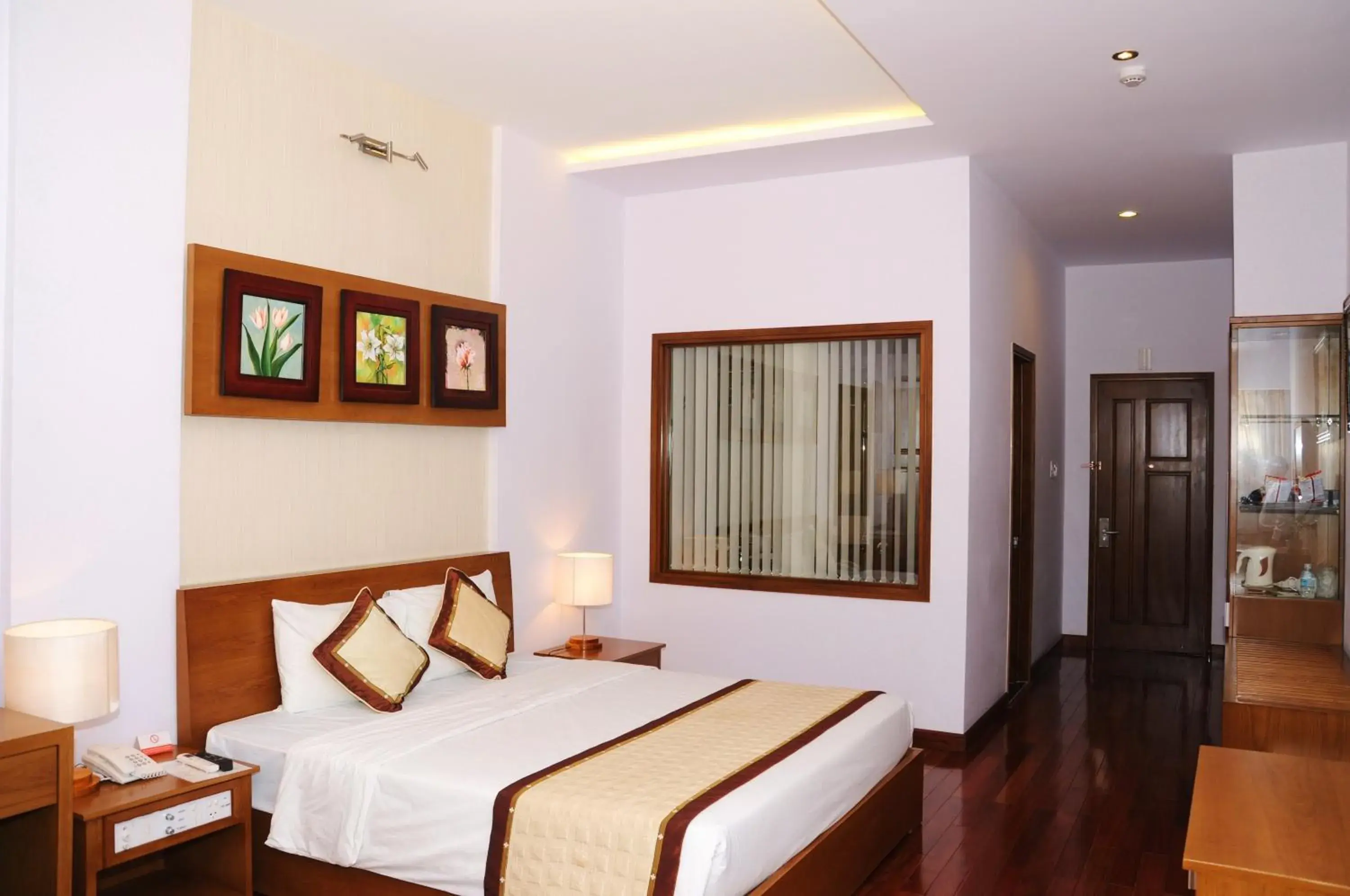 Photo of the whole room, Bed in Saigon Can Tho Hotel Photo of the whole room, Bed in Saigon Can Tho Hotel