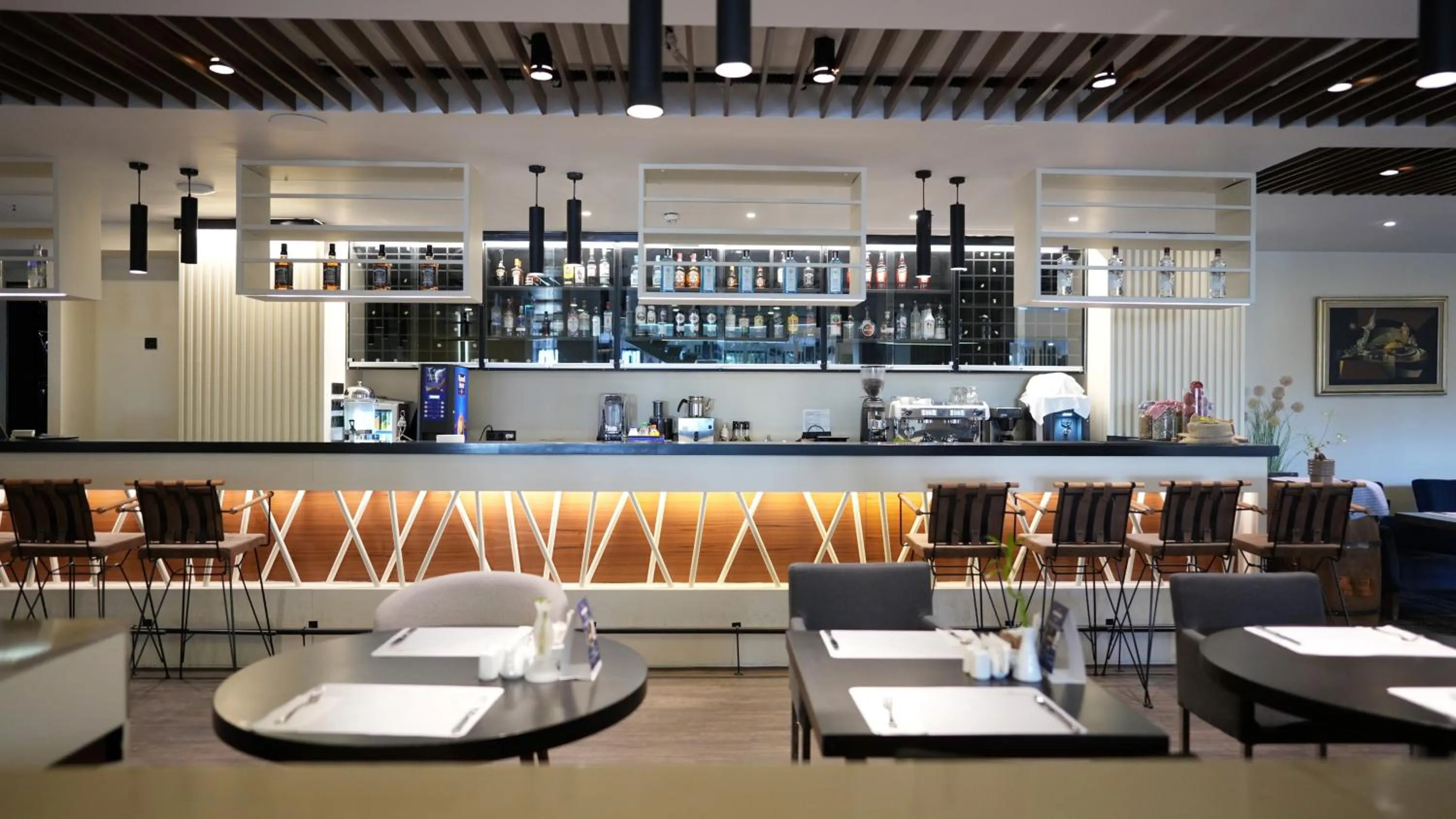 Restaurant/places to eat in Dedeman Istanbul