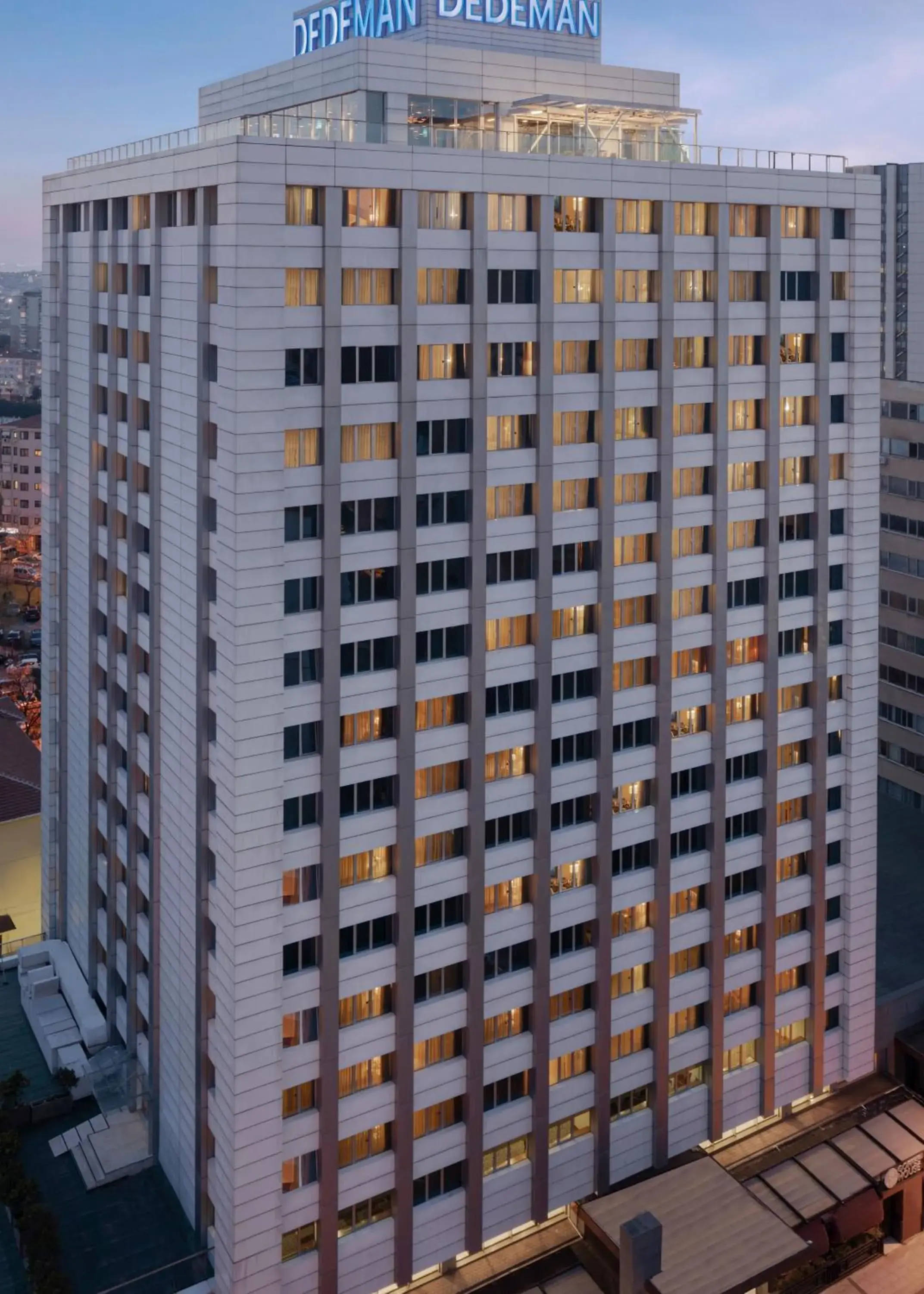 Property building in Dedeman Istanbul Property building in Dedeman Istanbul