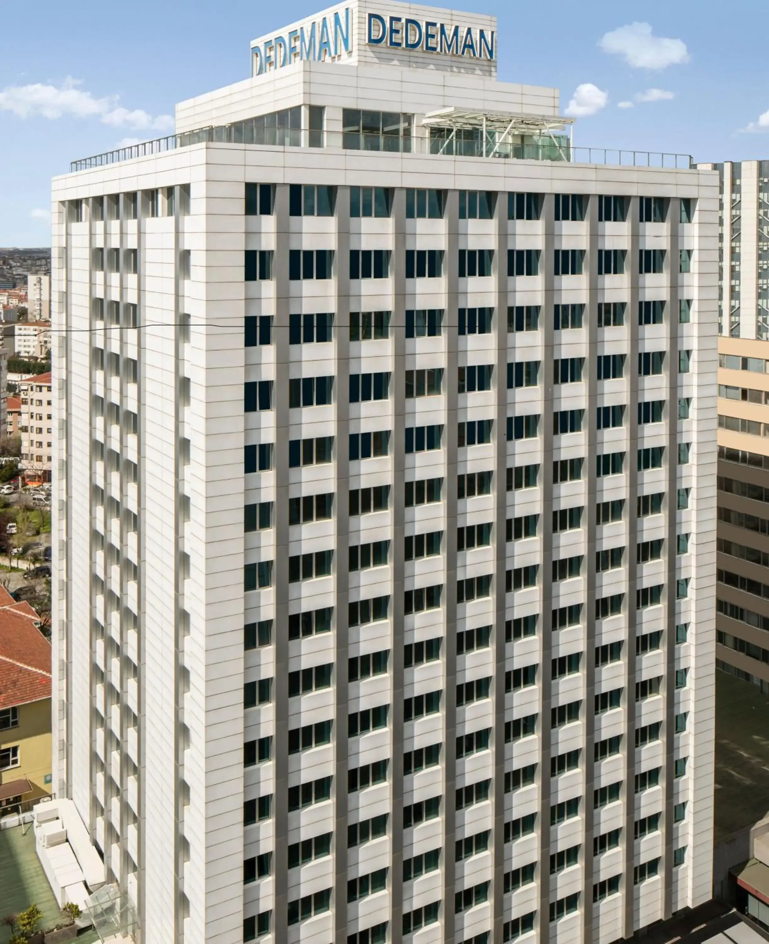 Property building in Dedeman Istanbul Property building in Dedeman Istanbul
