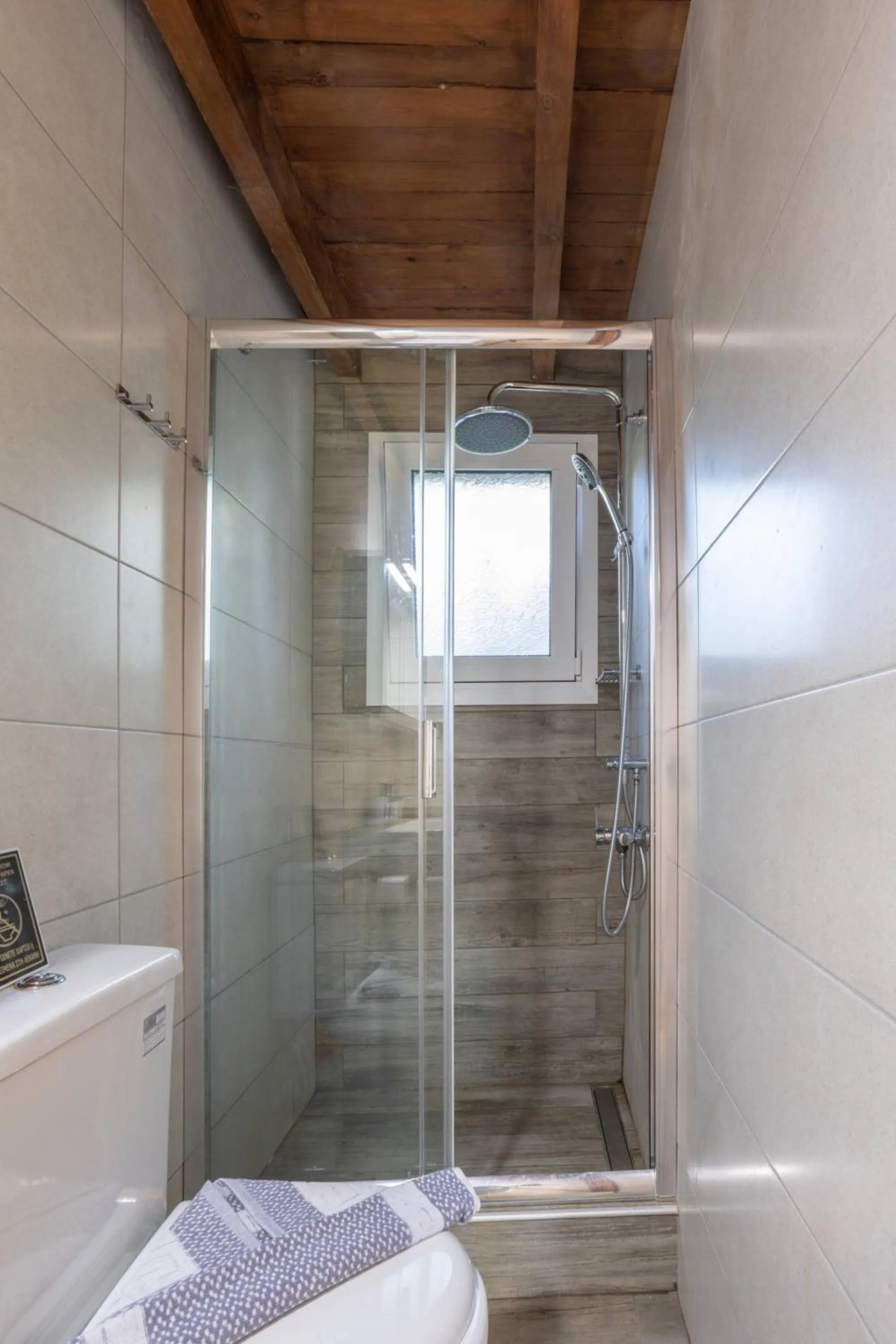 Bathroom in Rose of Crete