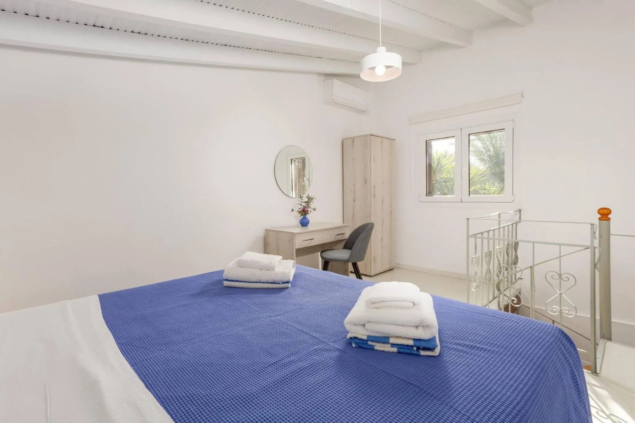 Bed in Rose of Crete