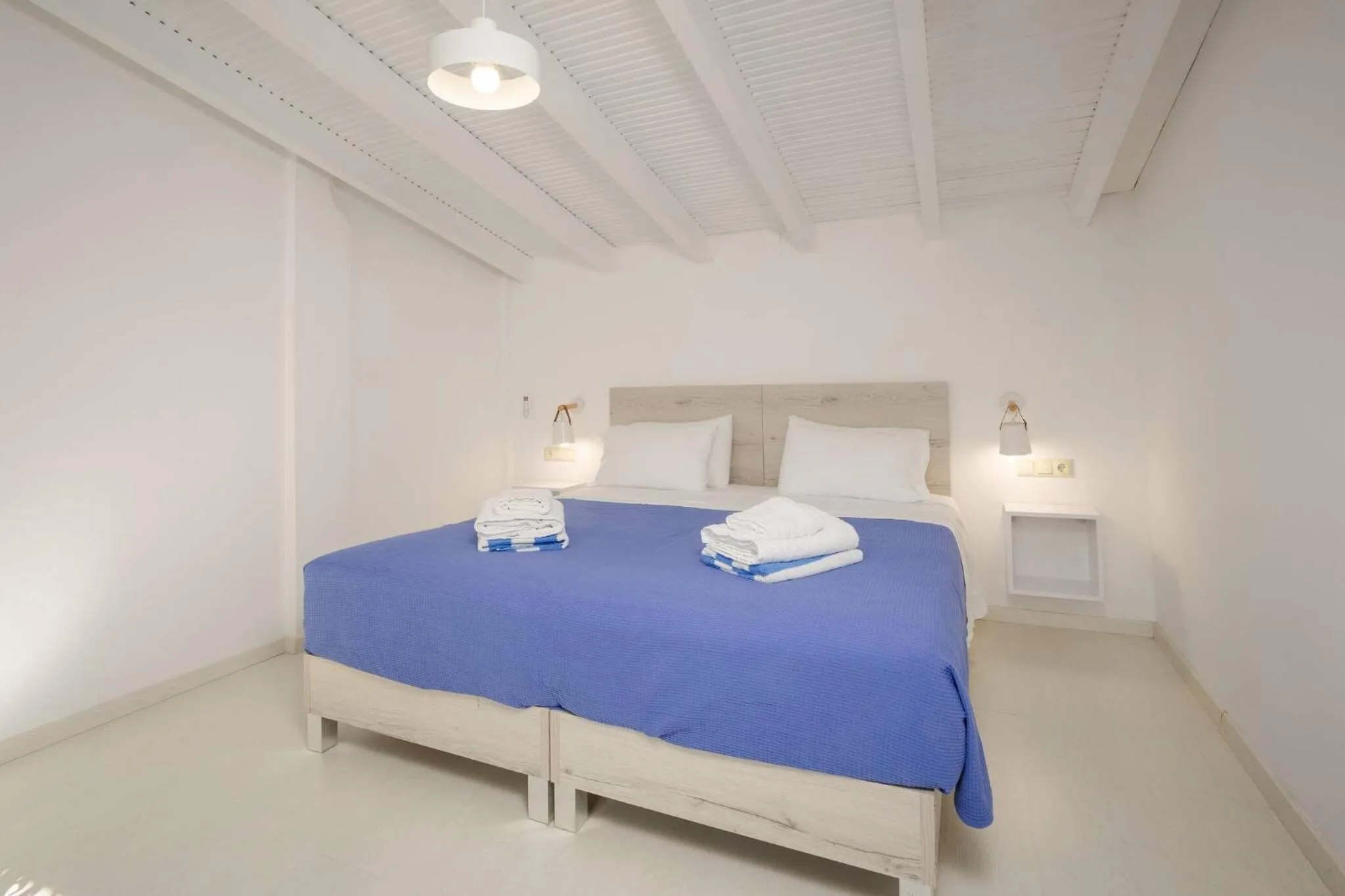 Other, Bed in Rose of Crete