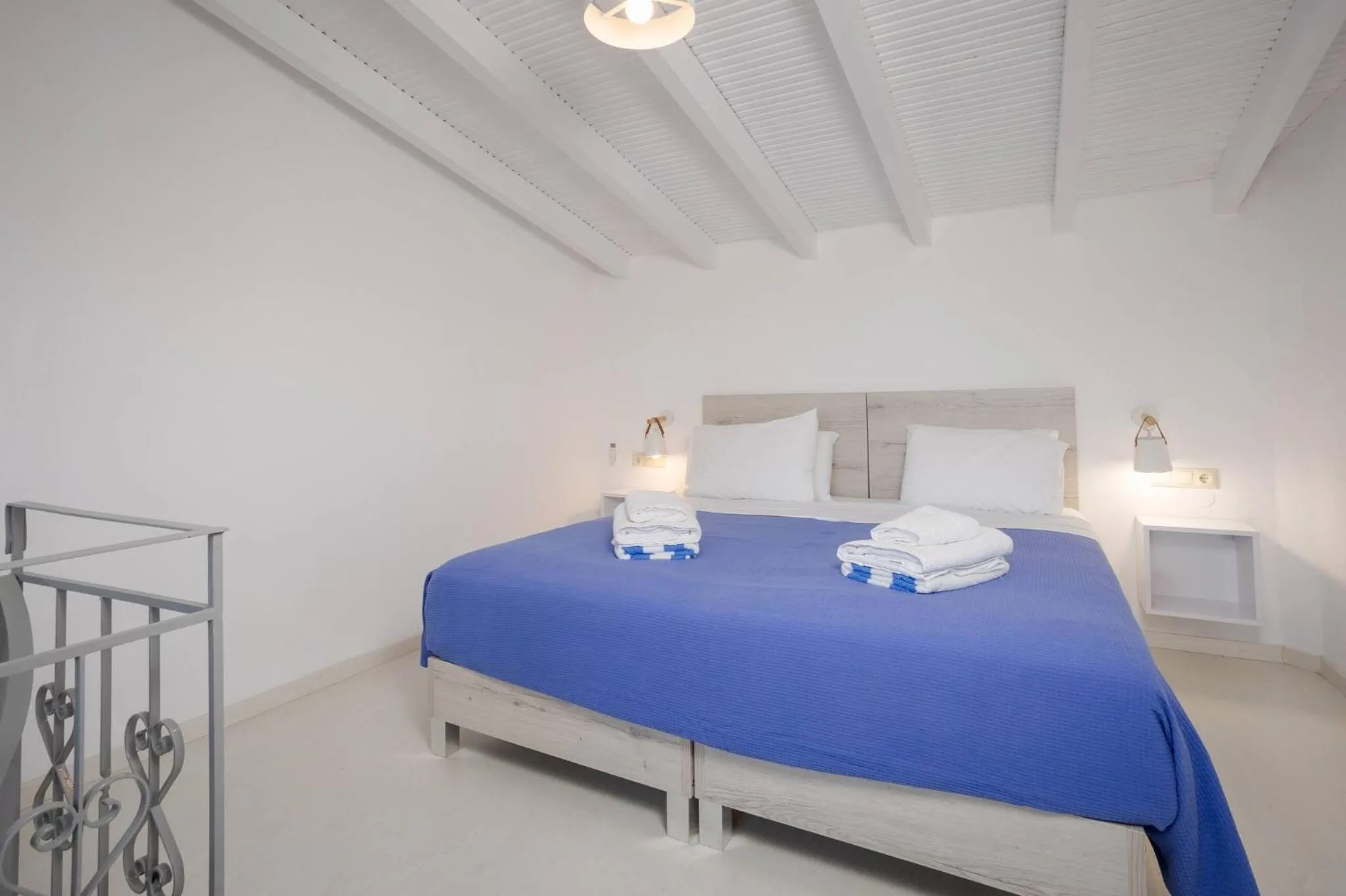 Bed in Rose of Crete