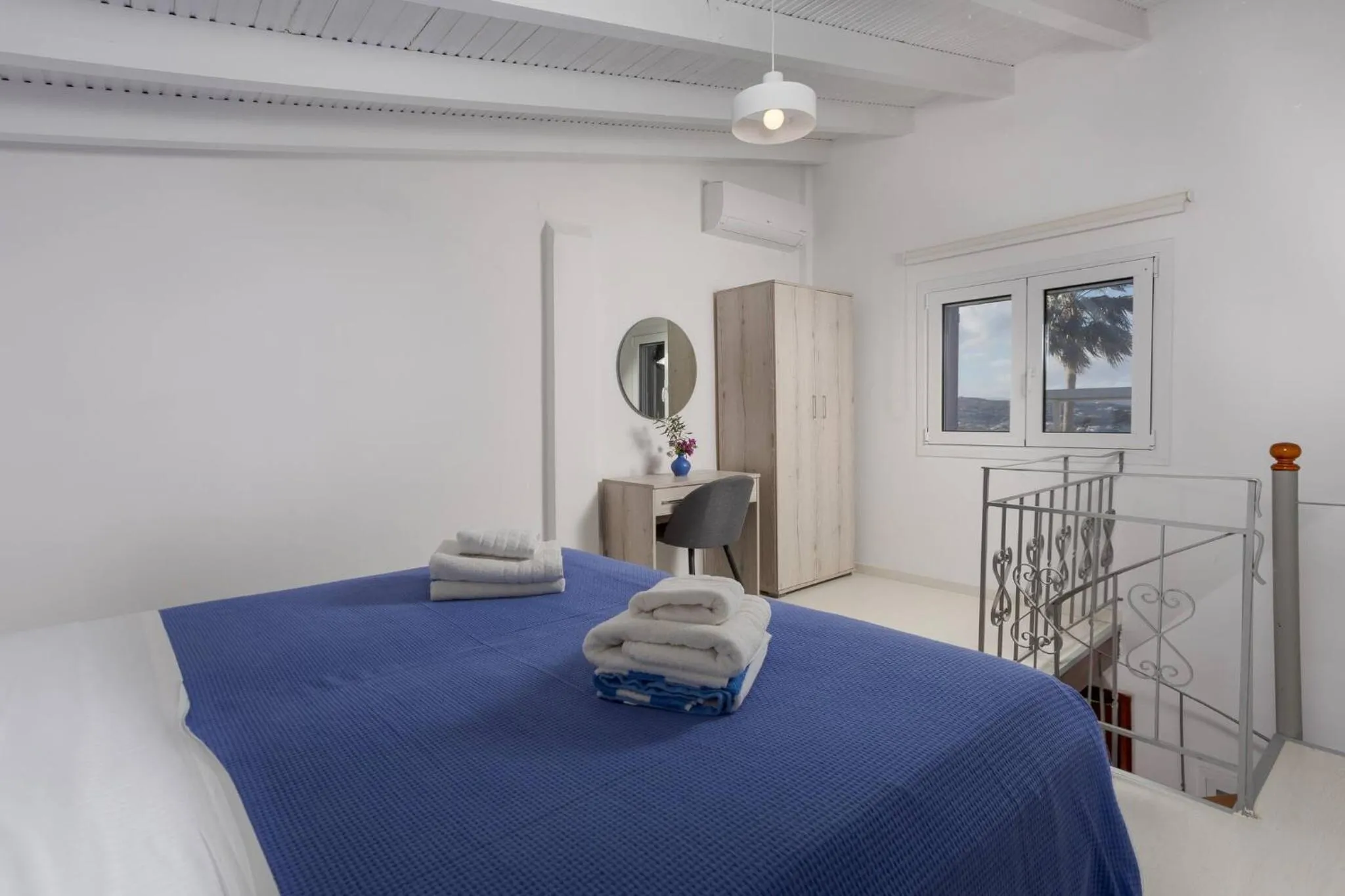 Bed in Rose of Crete