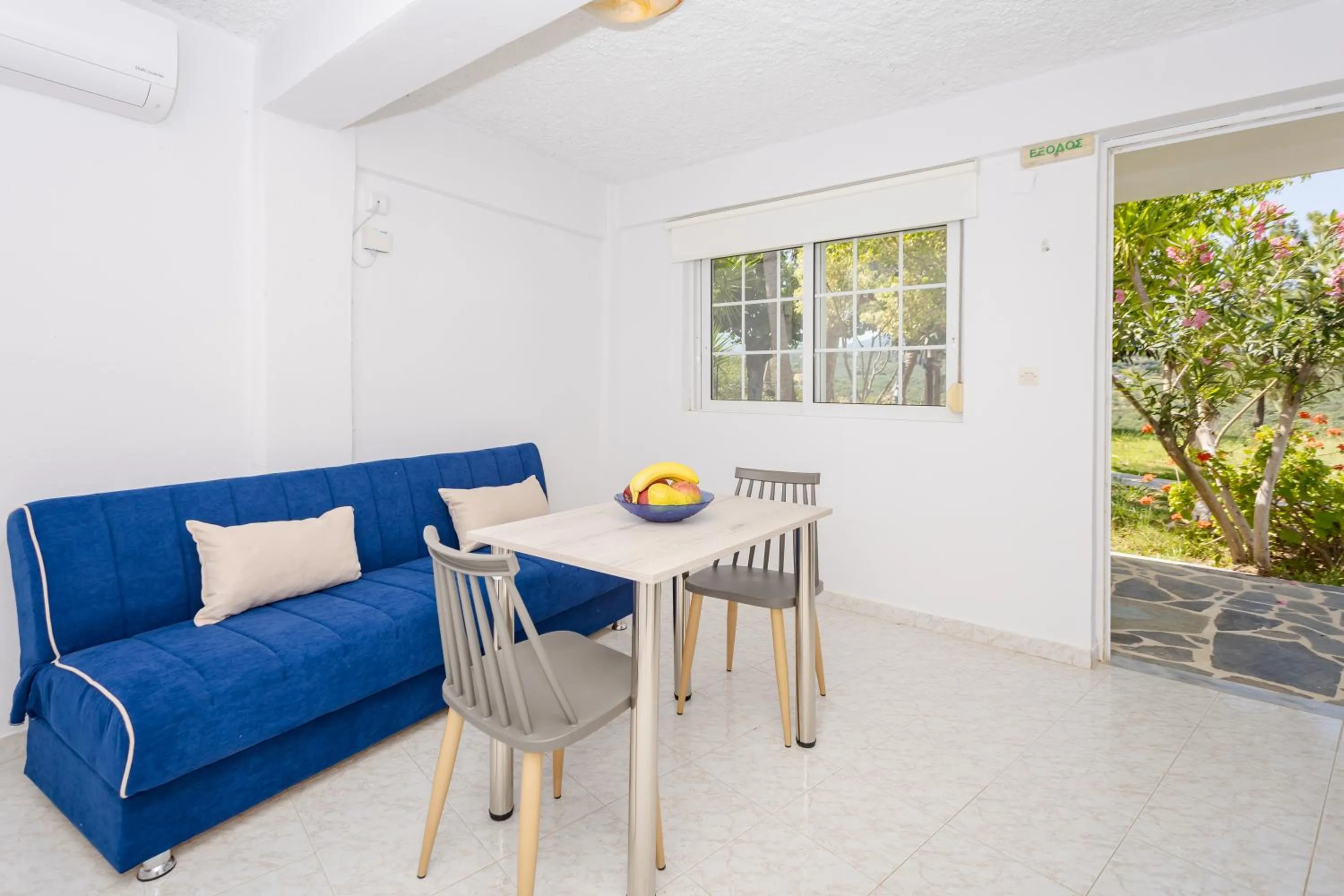 Dining area in Rose of Crete