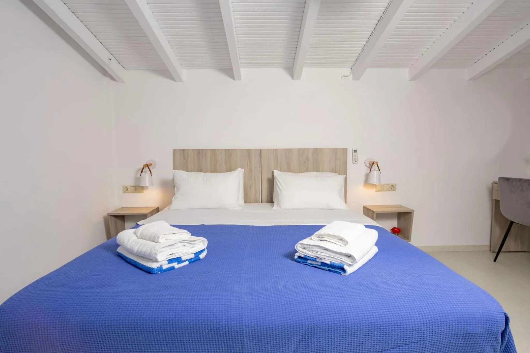 Bed in Rose of Crete
