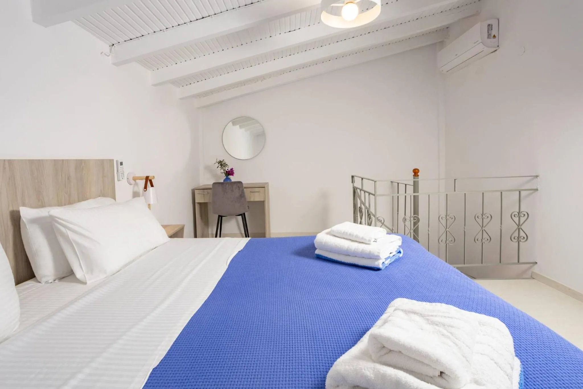 Bed in Rose of Crete