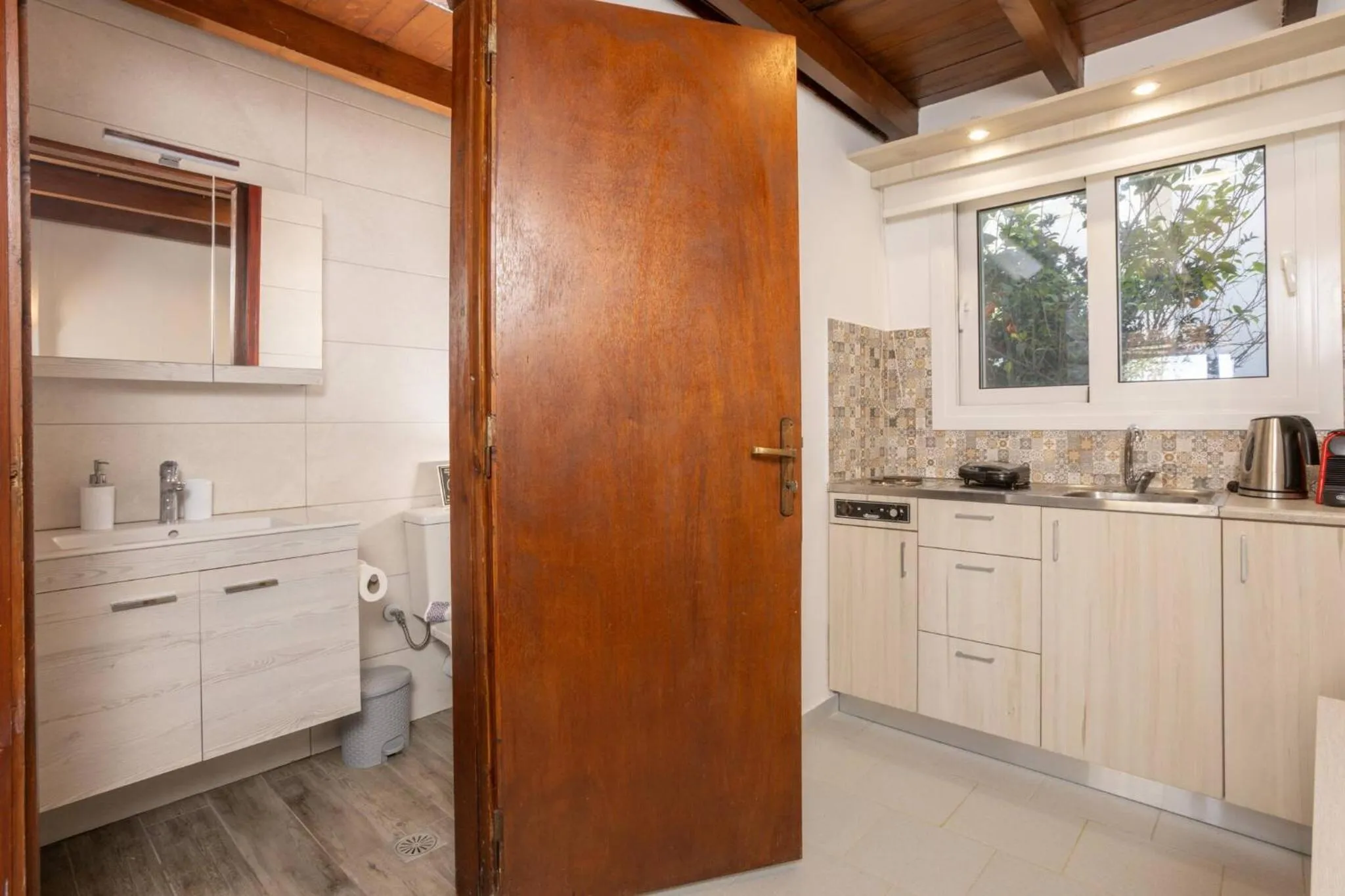 Kitchen or kitchenette in Rose of Crete