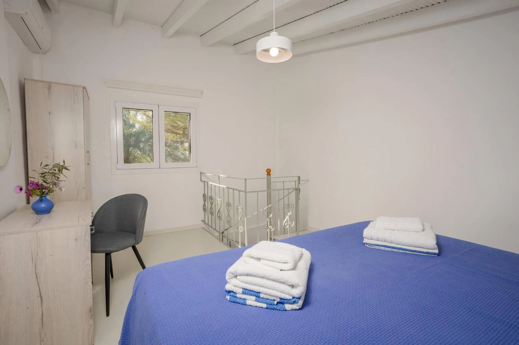 Other, Bed in Rose of Crete
