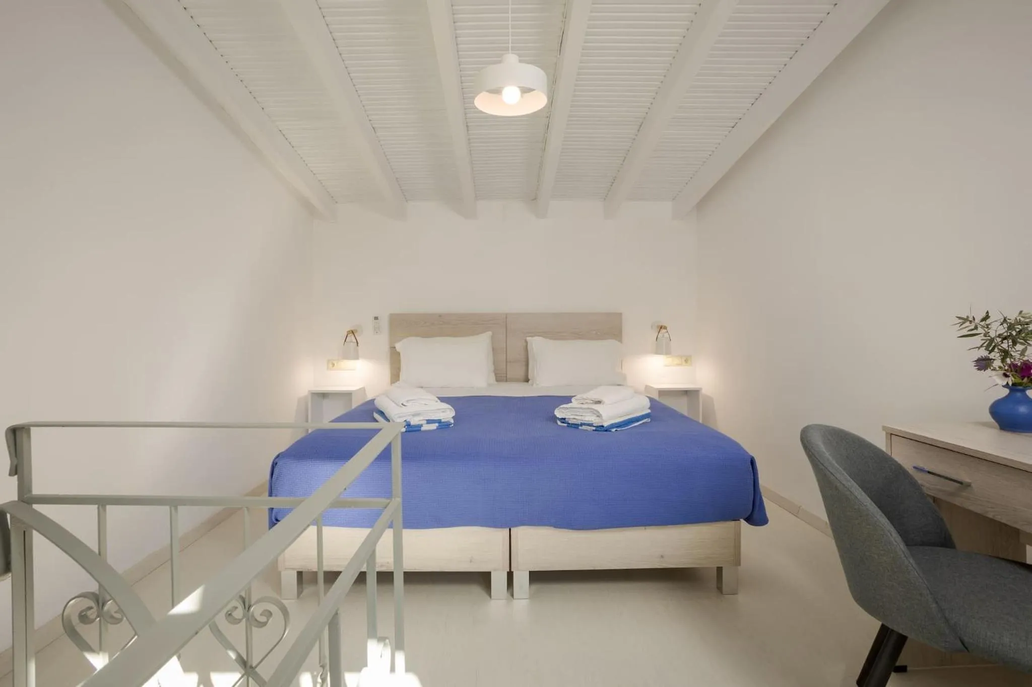 Other, Bed in Rose of Crete