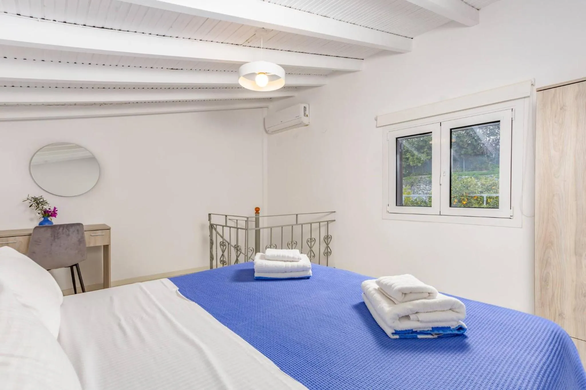 Bed in Rose of Crete