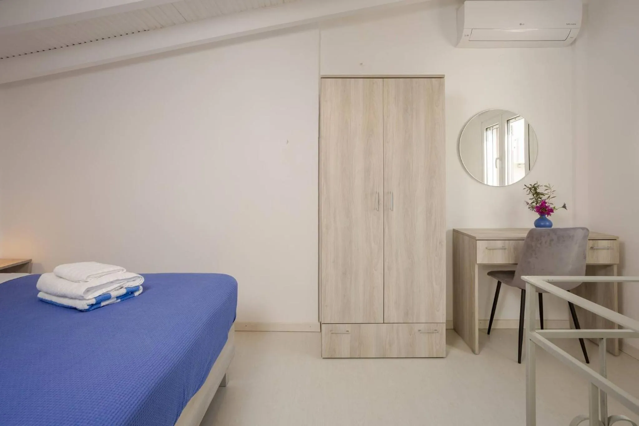 Bed in Rose of Crete
