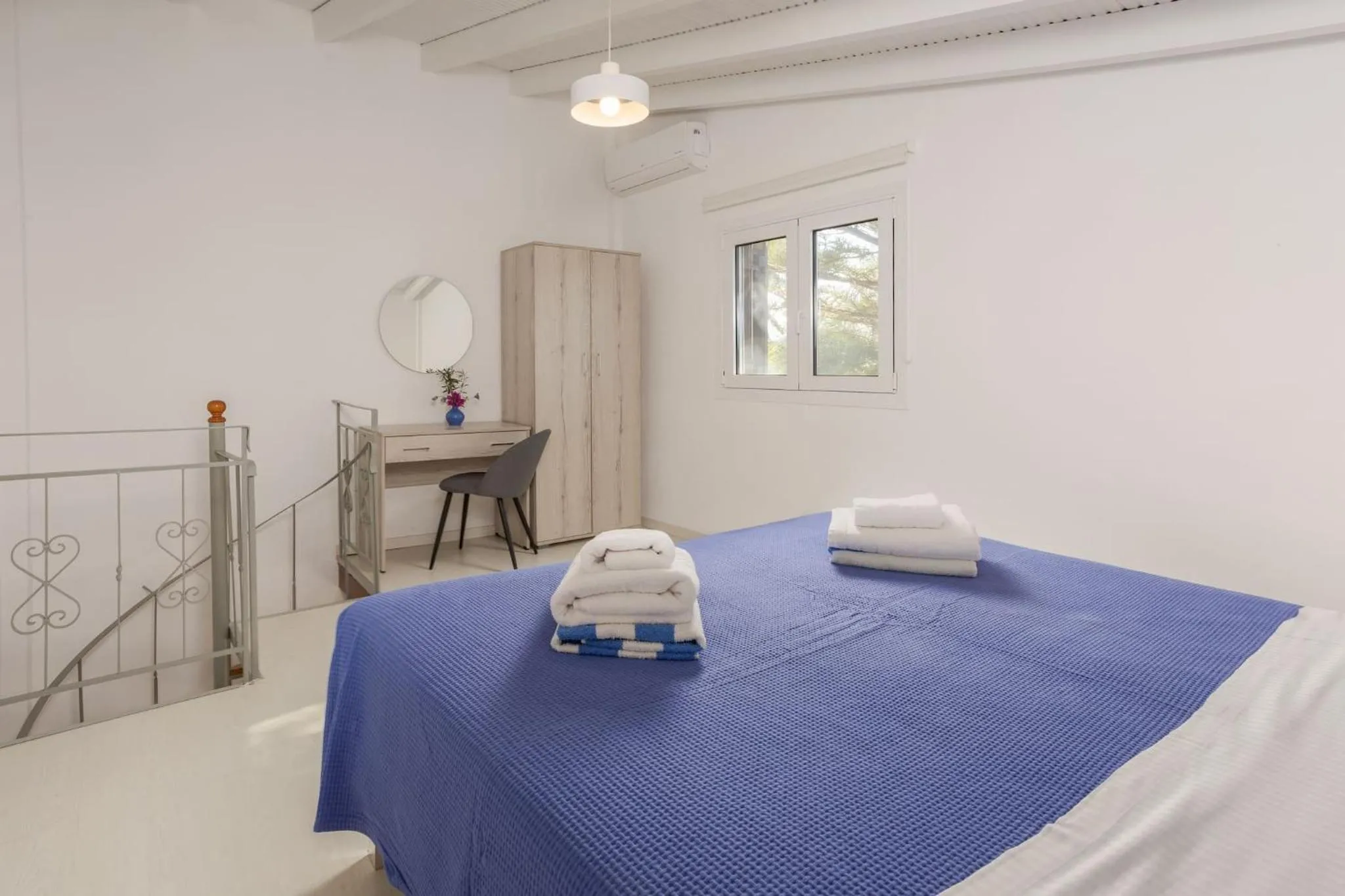 Bed in Rose of Crete