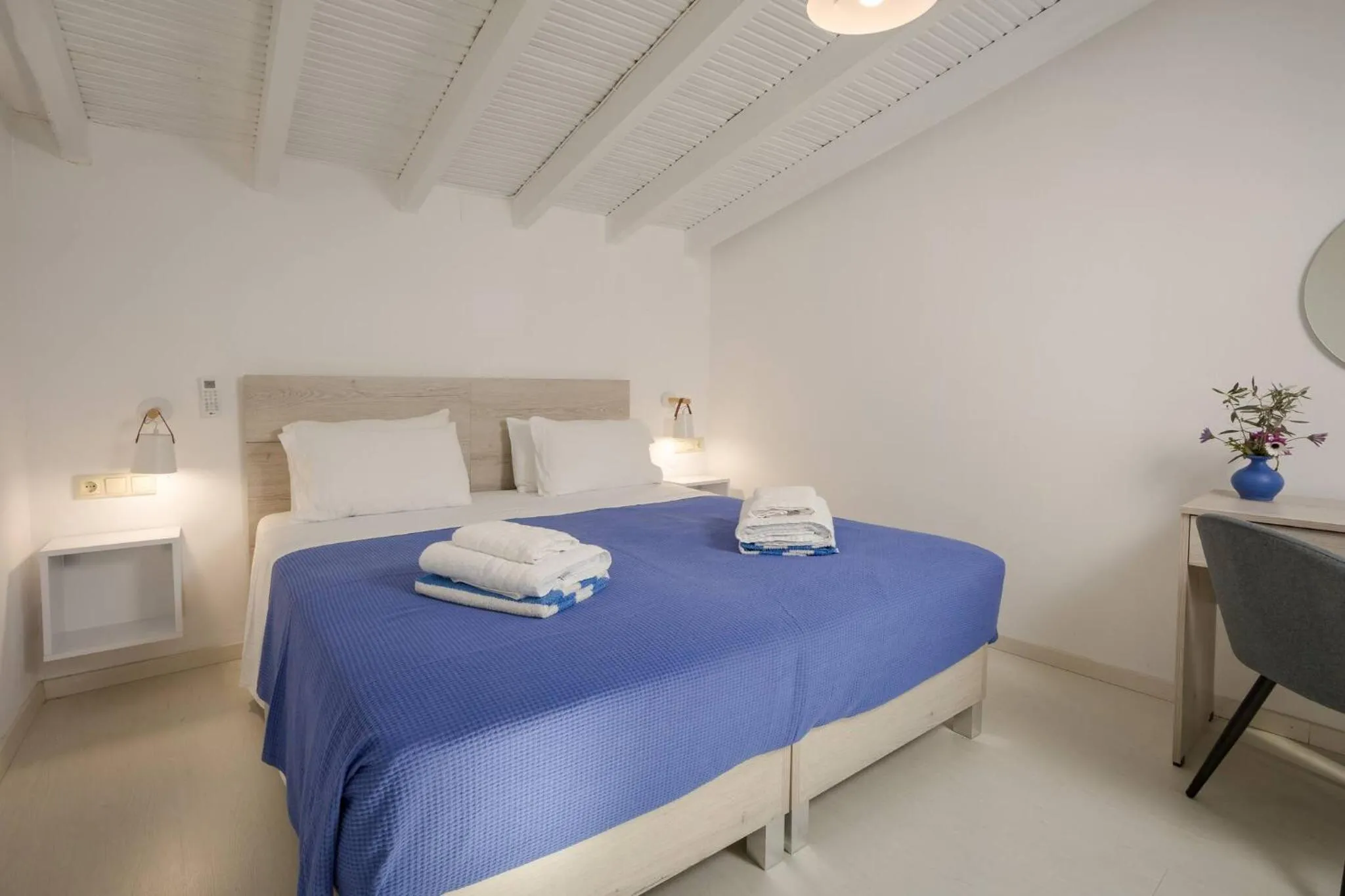 Other, Bed in Rose of Crete