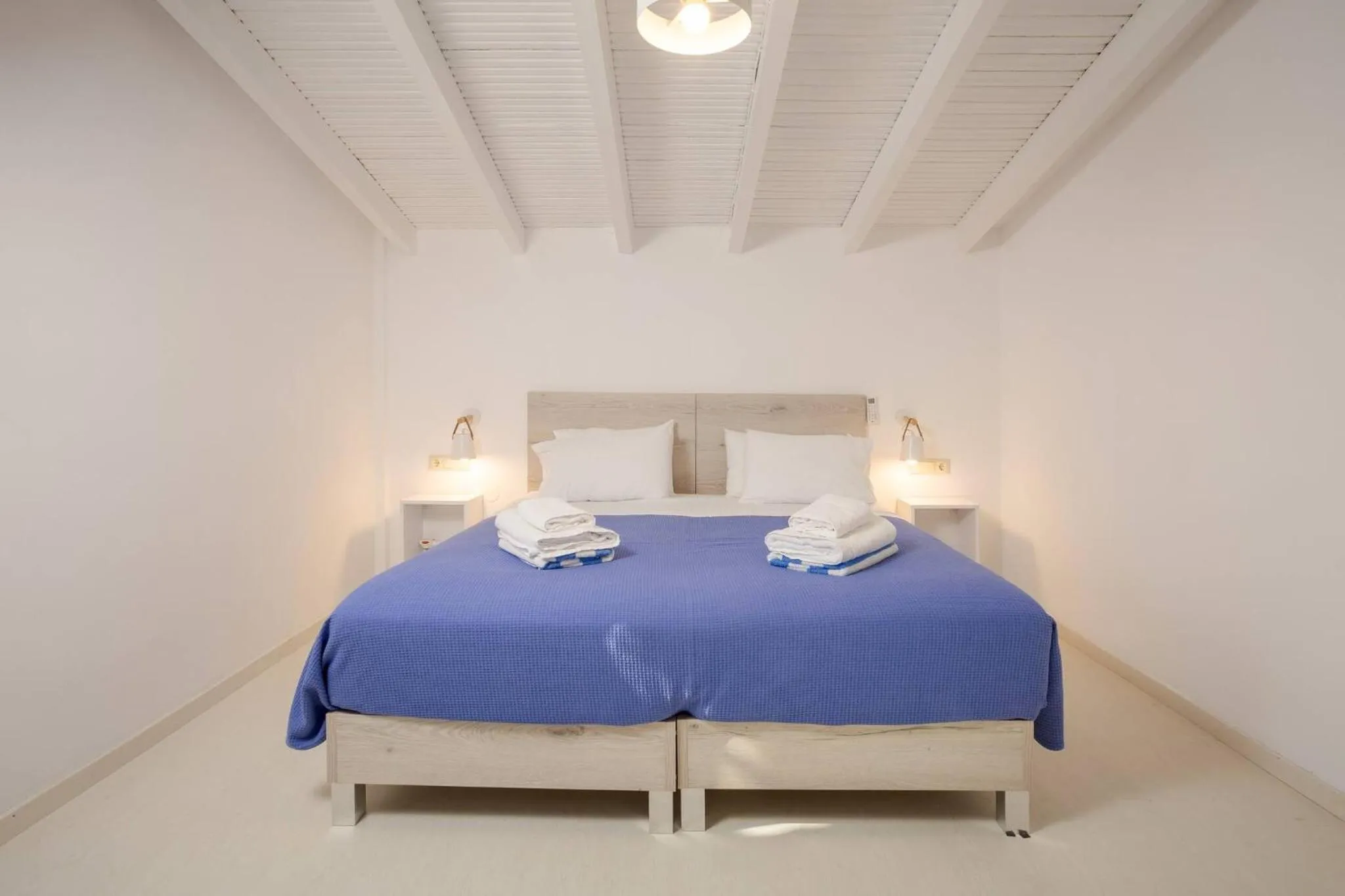 Bed in Rose of Crete