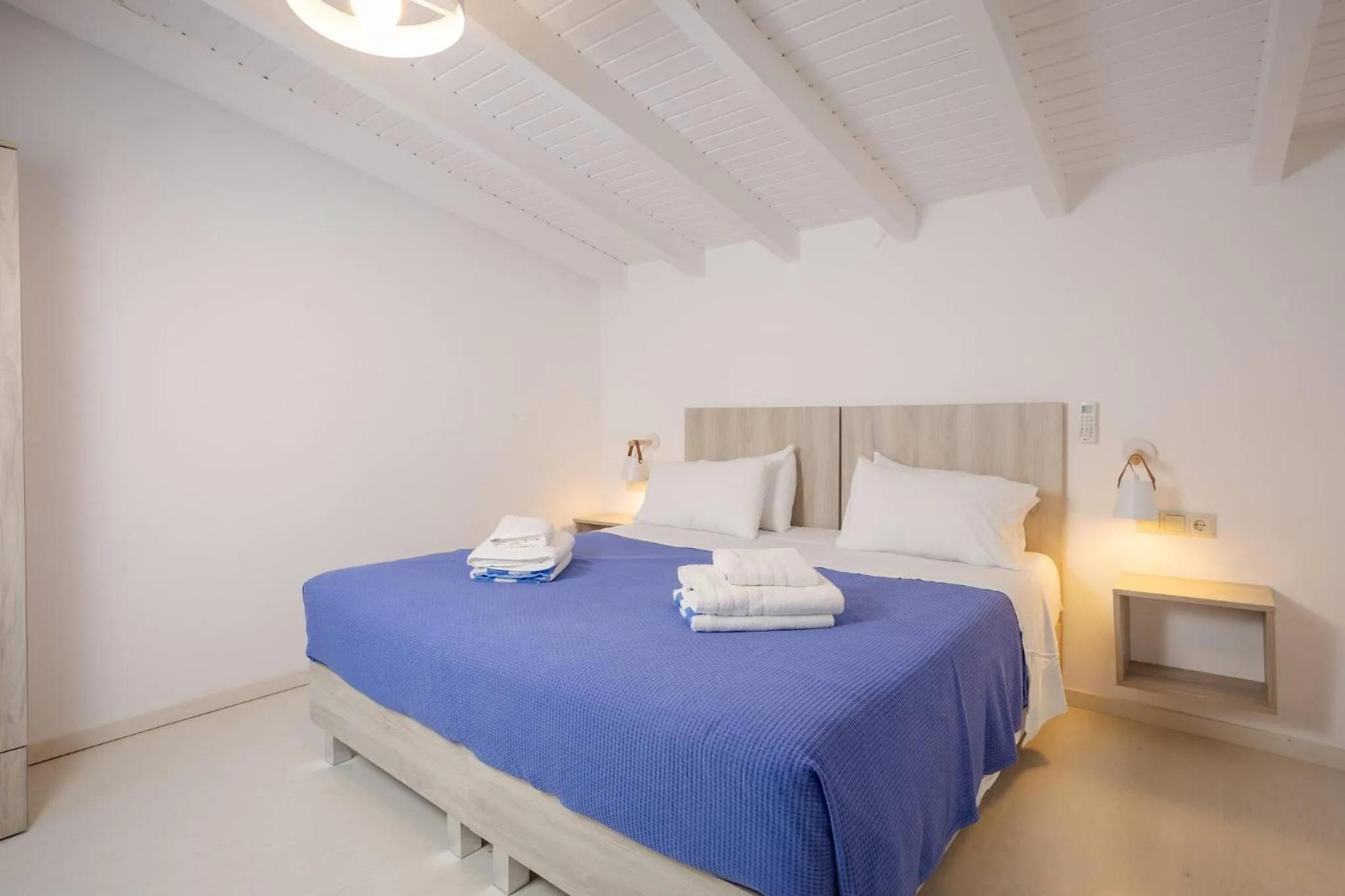 Bed in Rose of Crete