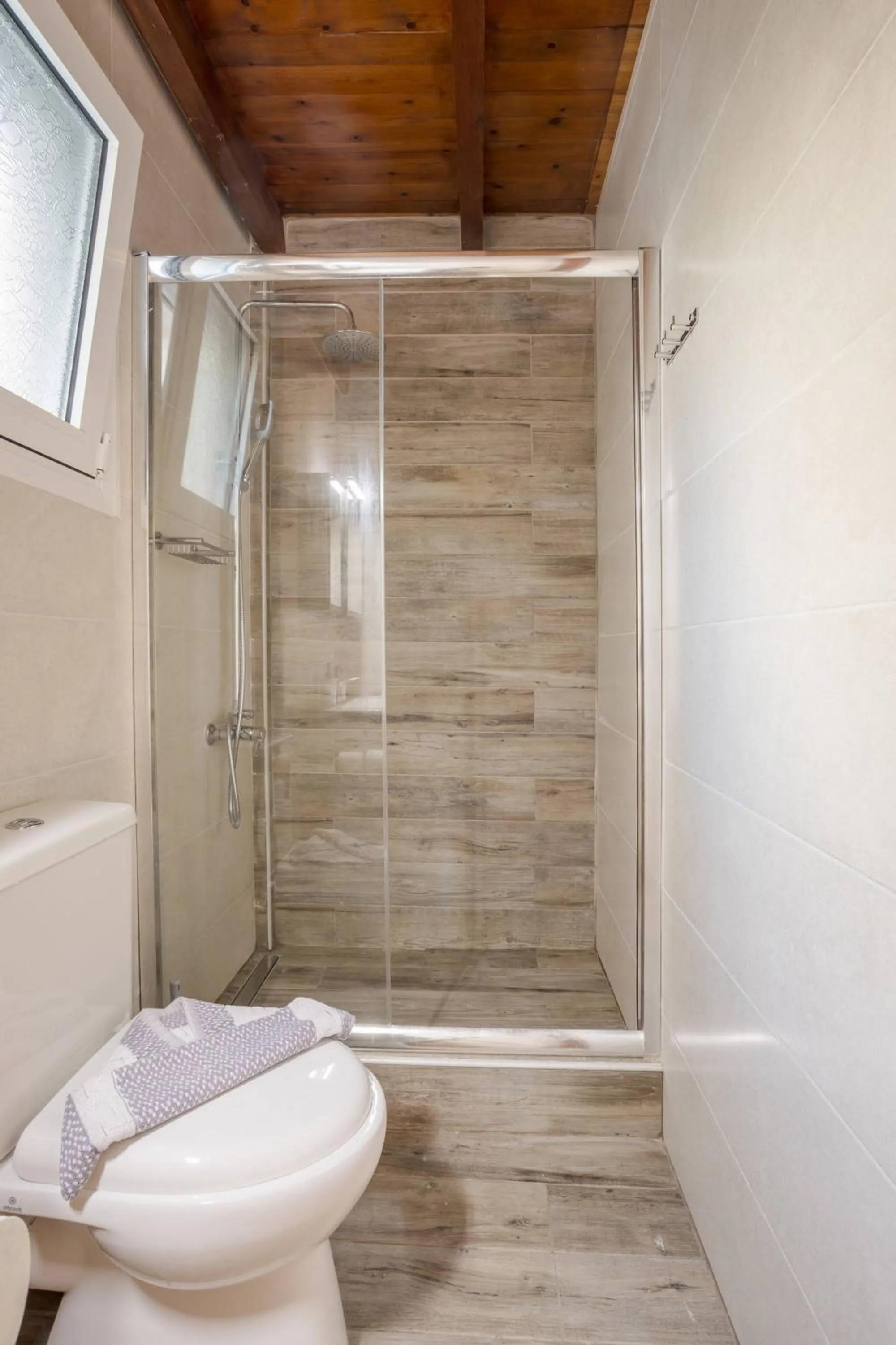Bathroom in Rose of Crete