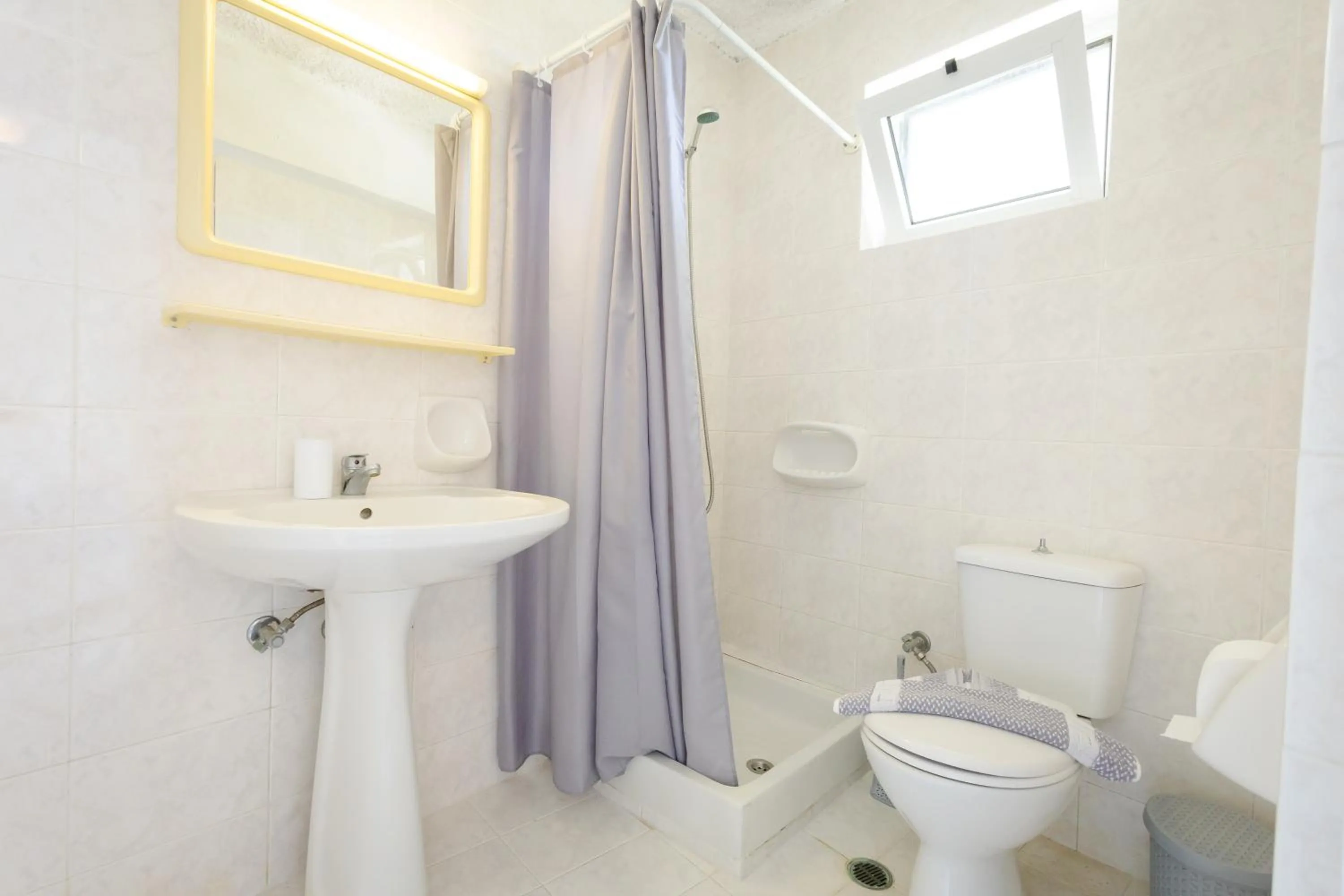 Toilet in Rose of Crete