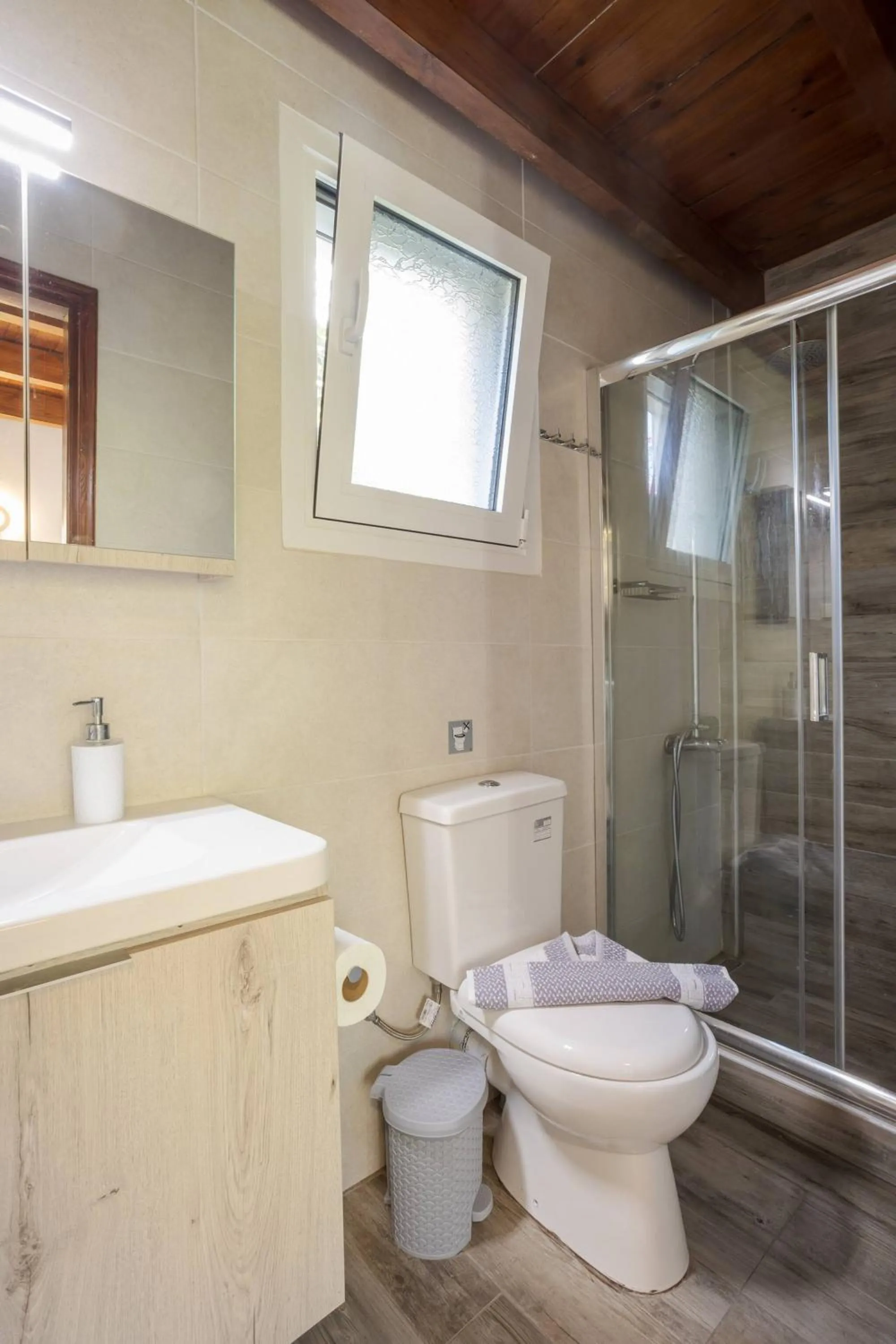 Bathroom in Rose of Crete