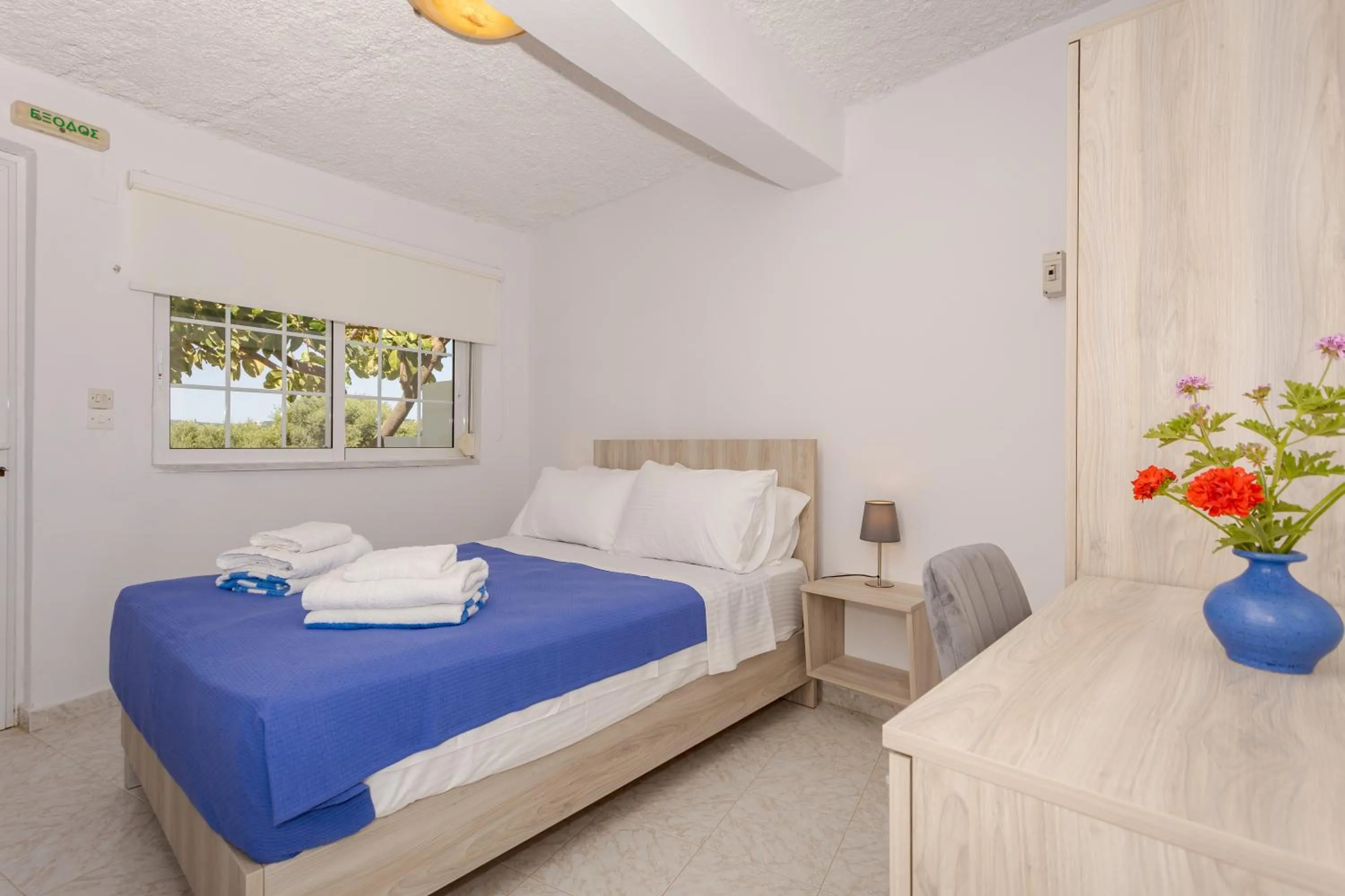 Bedroom, Bed in Rose of Crete