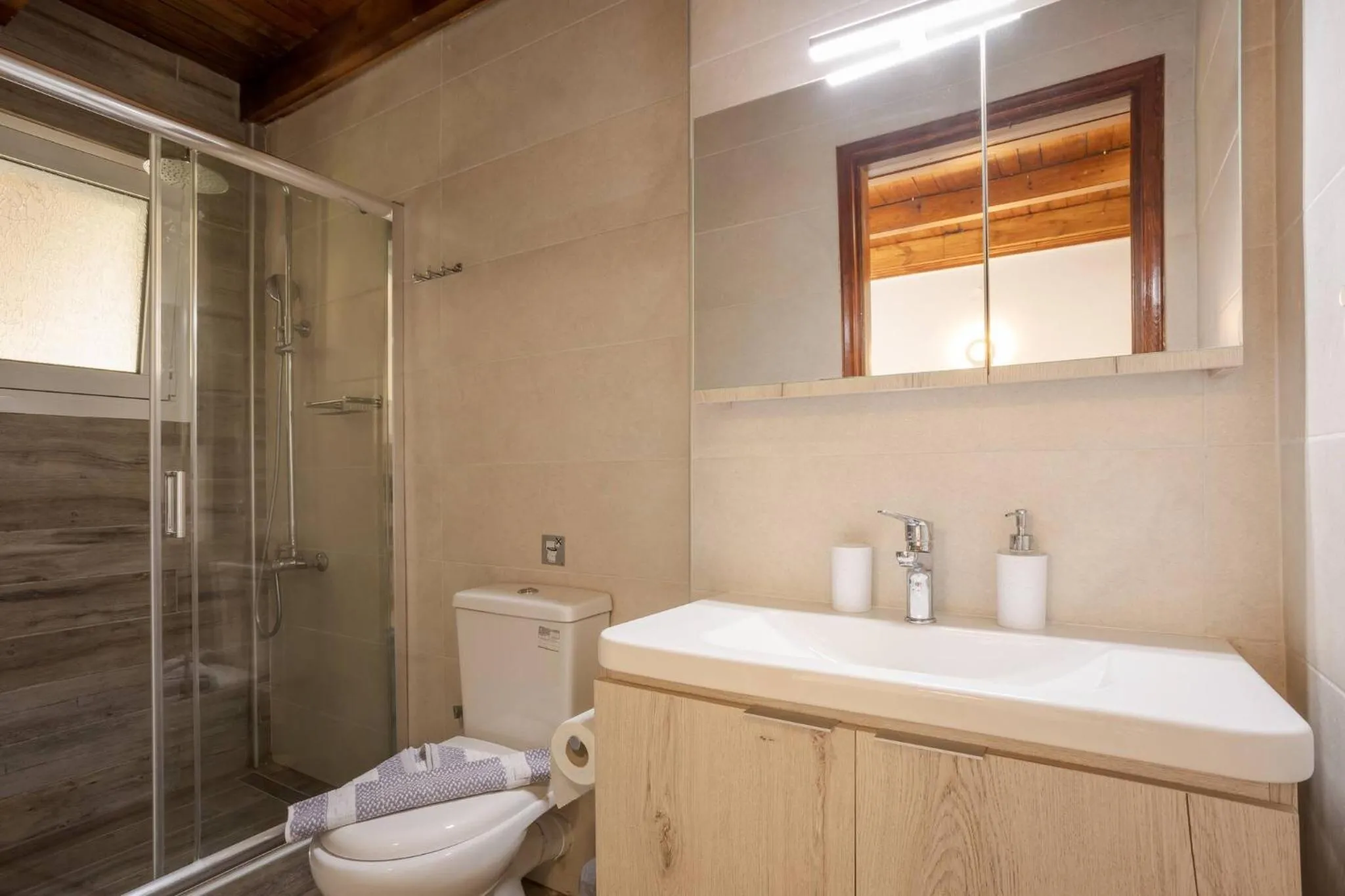 Bathroom in Rose of Crete