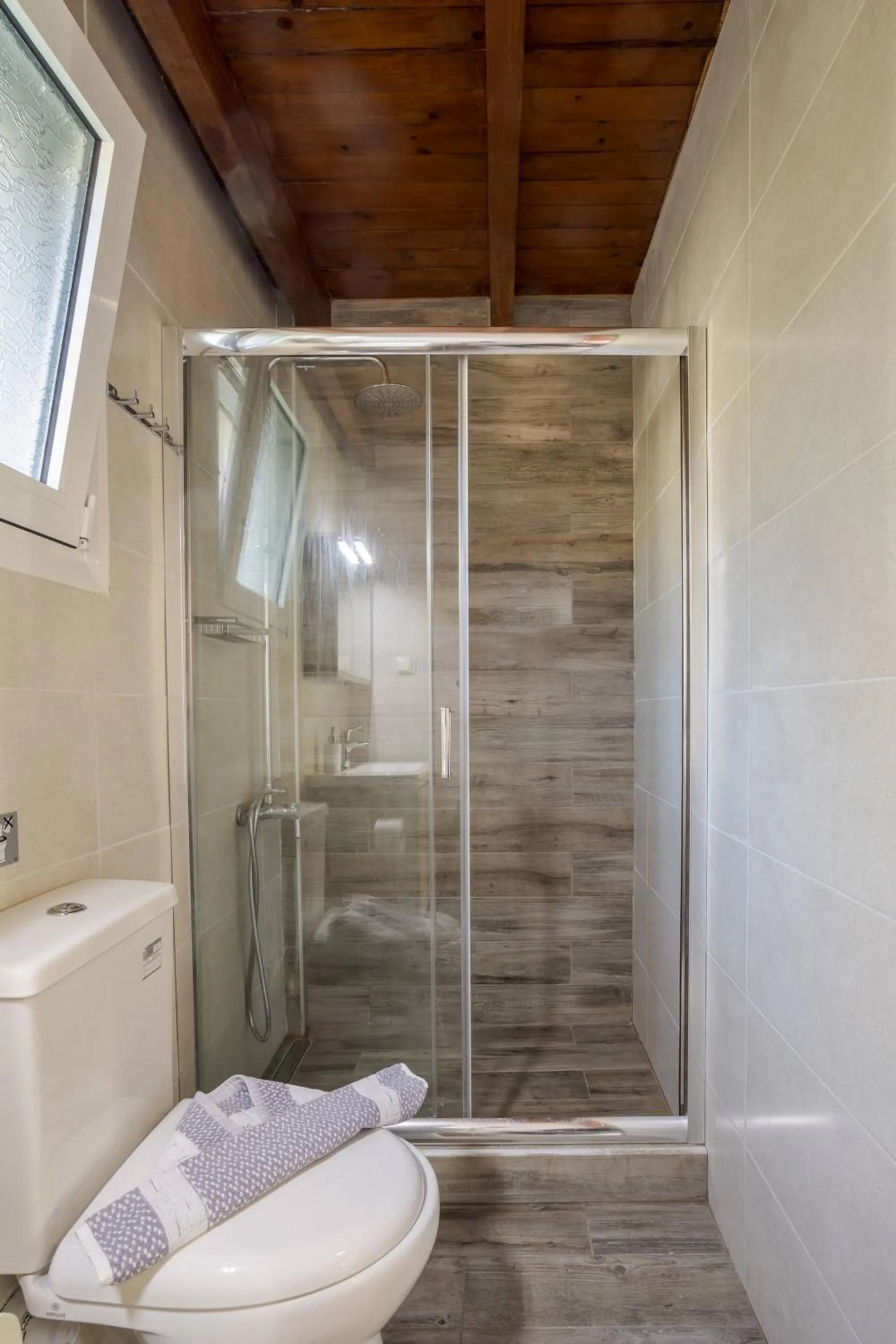 Bathroom in Rose of Crete