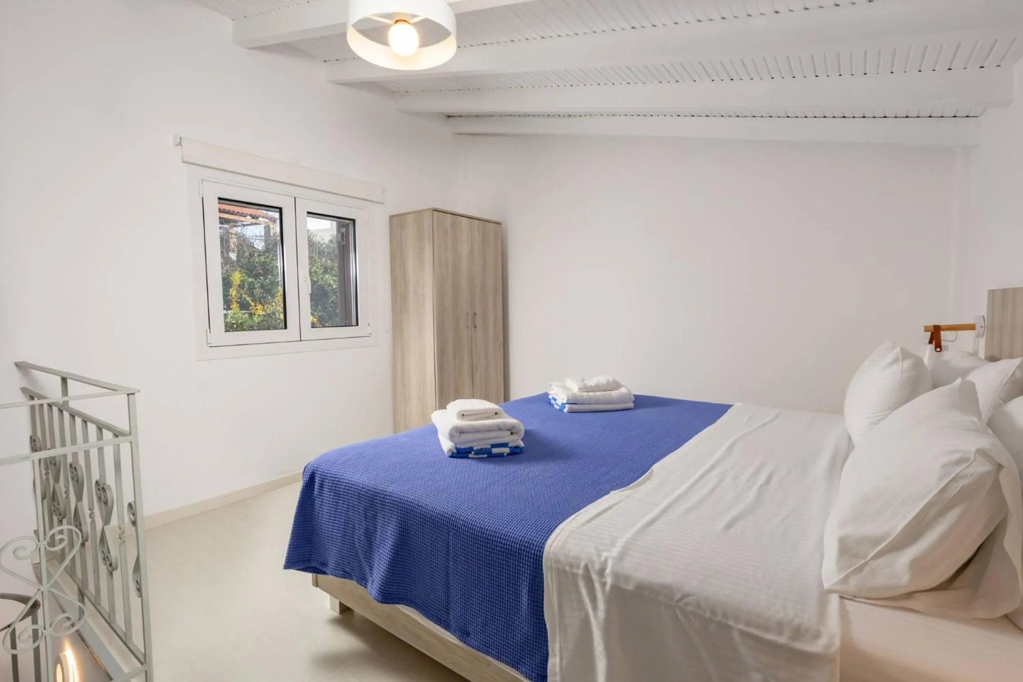 Bed in Rose of Crete