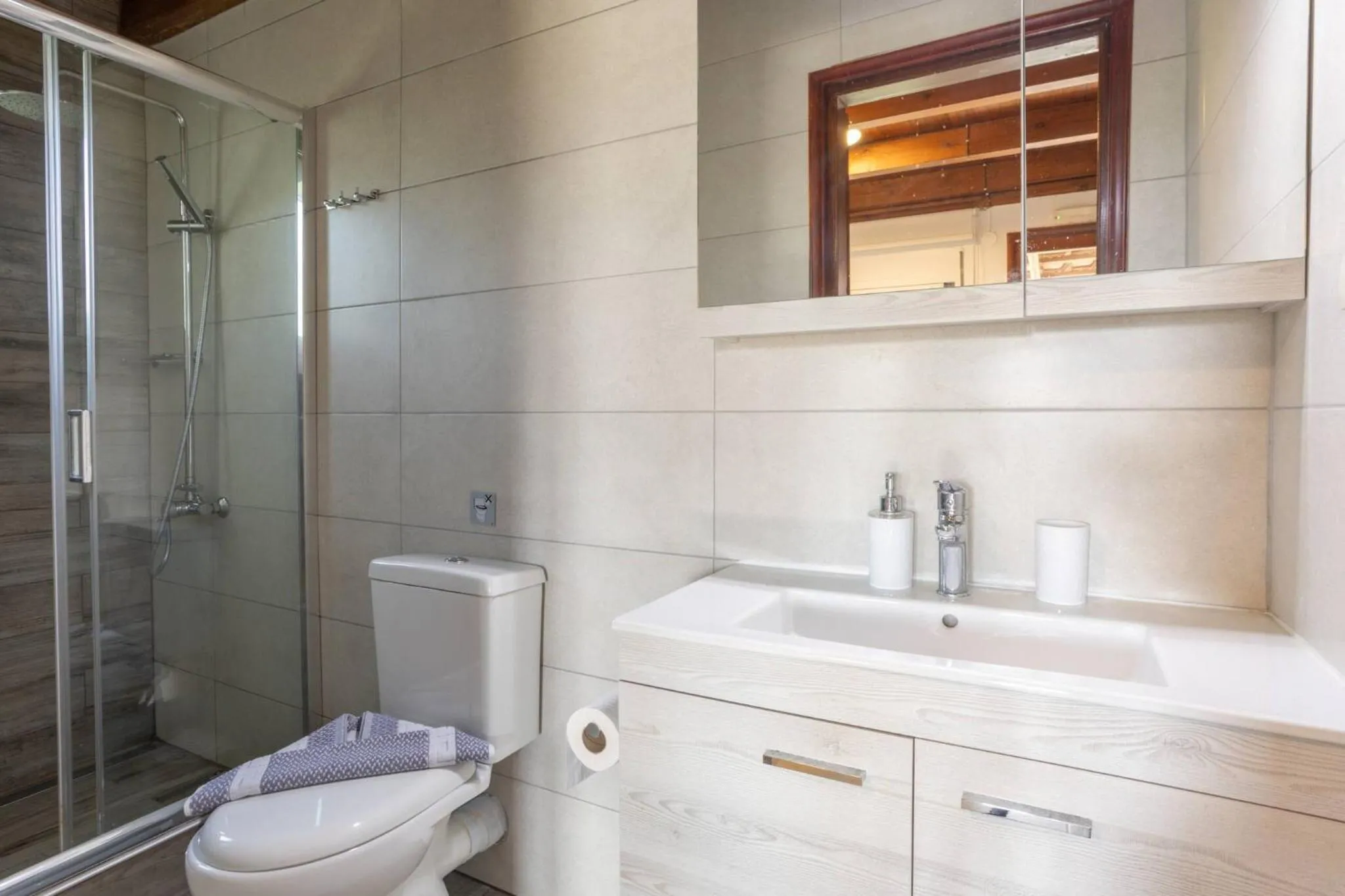 Bathroom in Rose of Crete