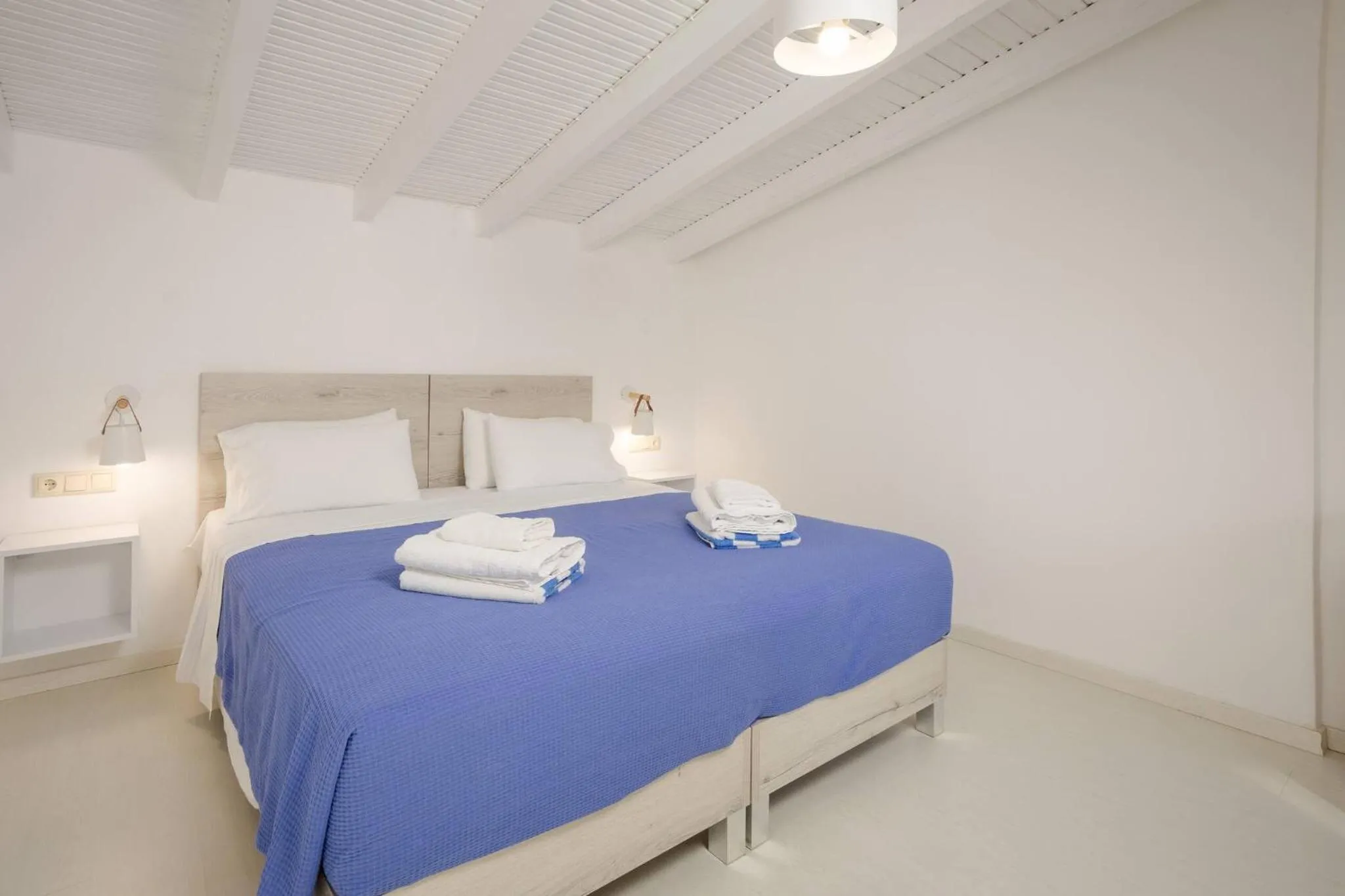 Other, Bed in Rose of Crete