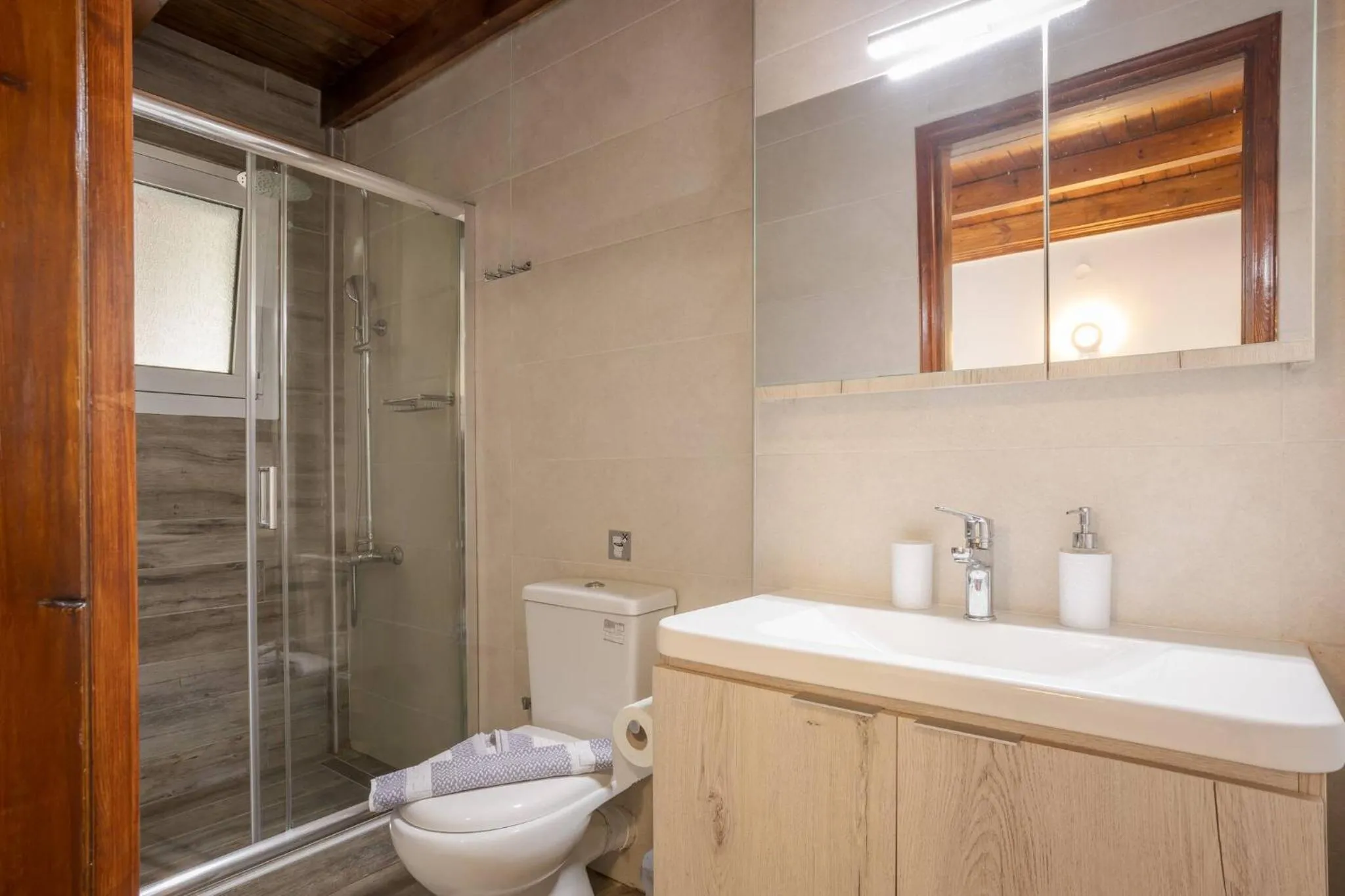 Bathroom in Rose of Crete