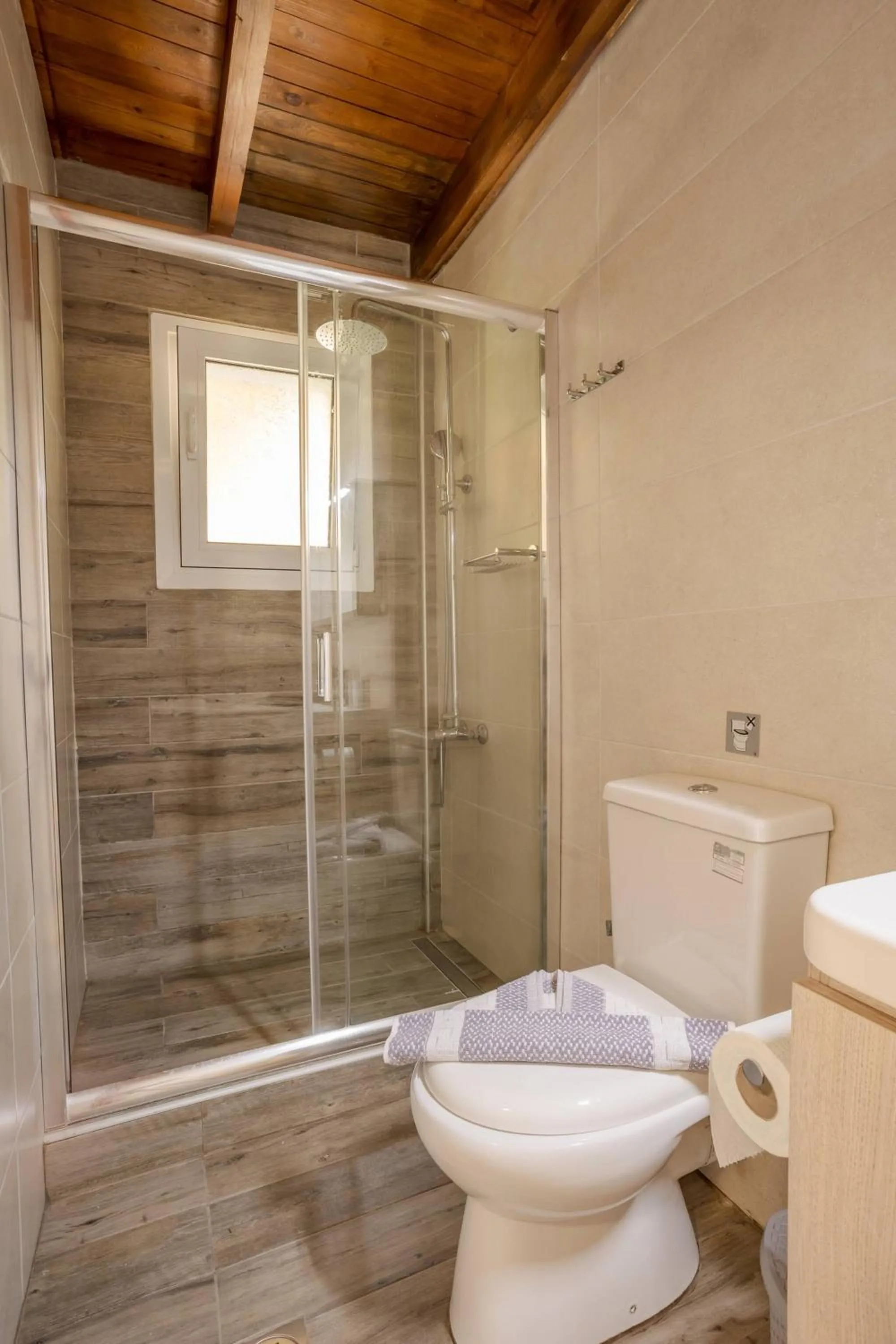Bathroom in Rose of Crete