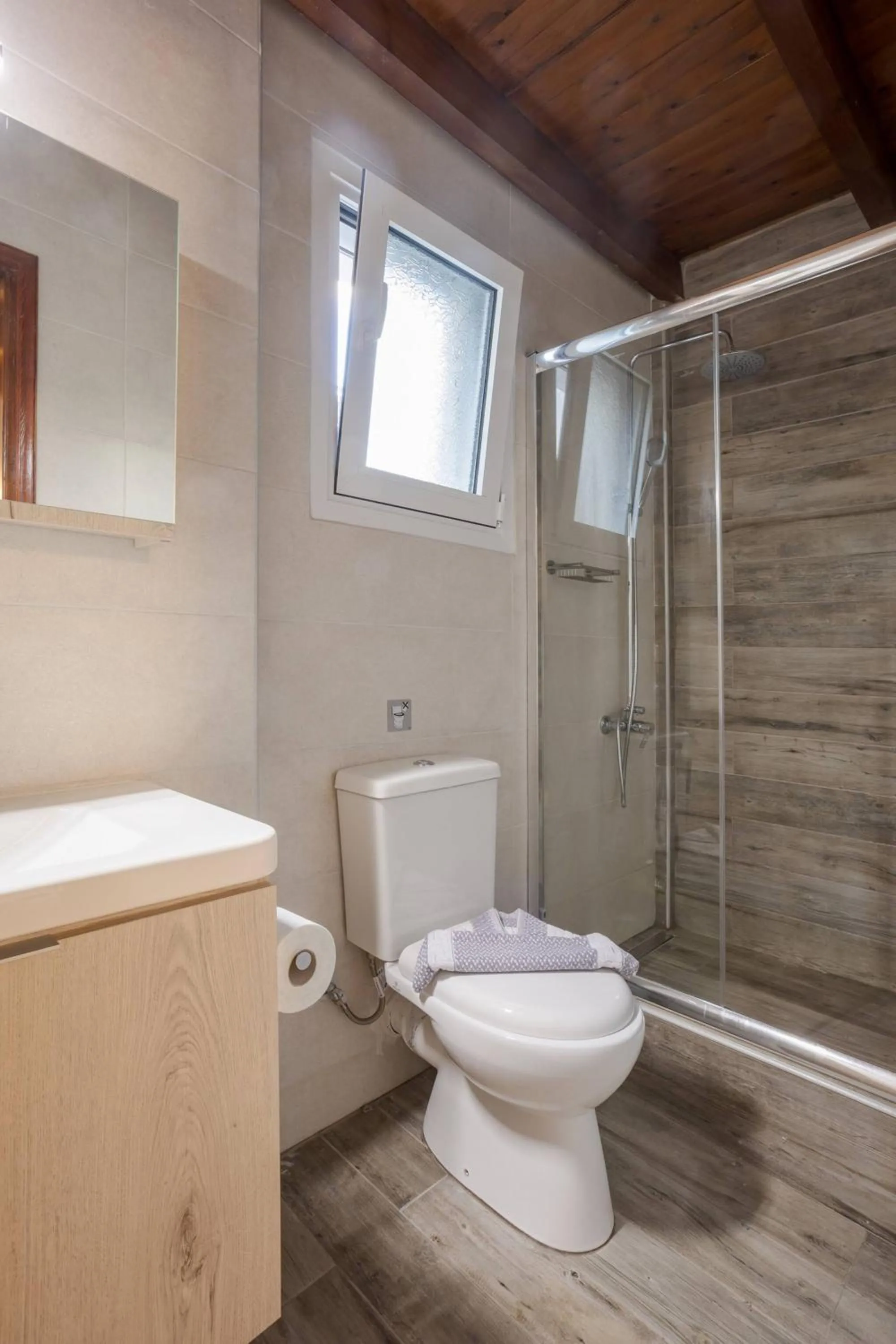 Bathroom in Rose of Crete