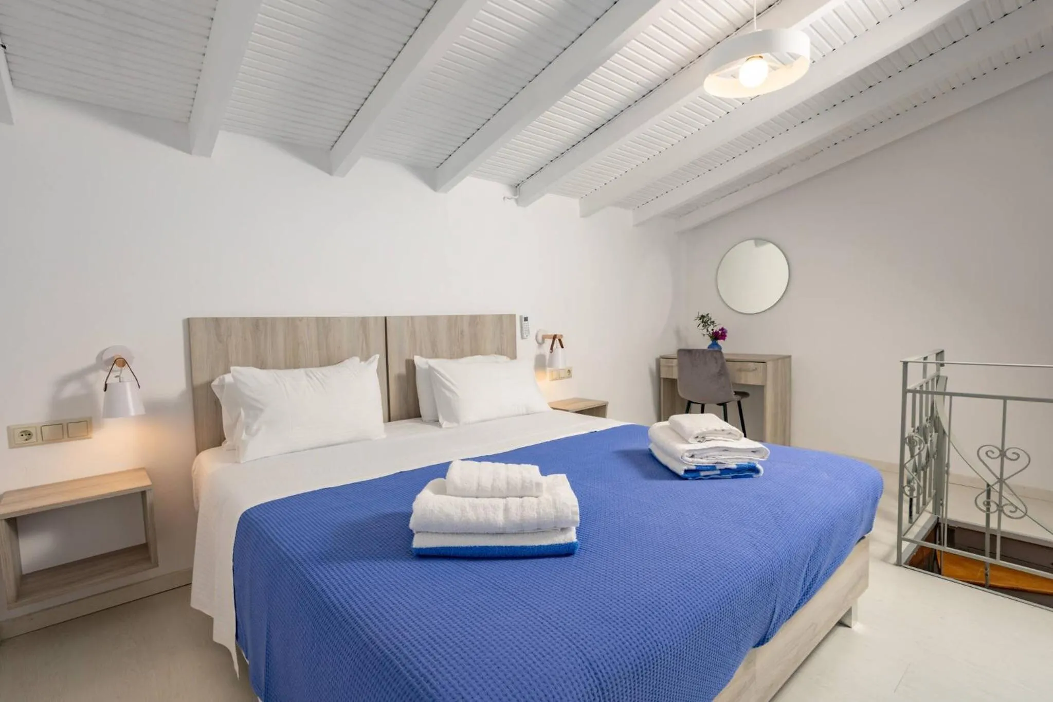Bed in Rose of Crete