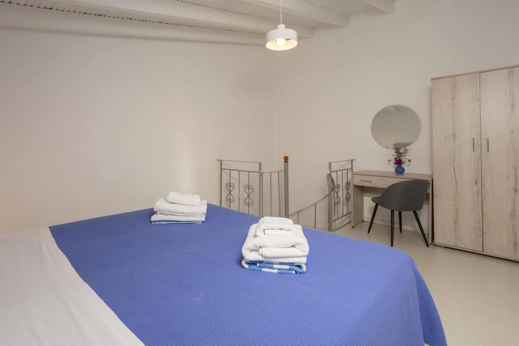 Bed in Rose of Crete