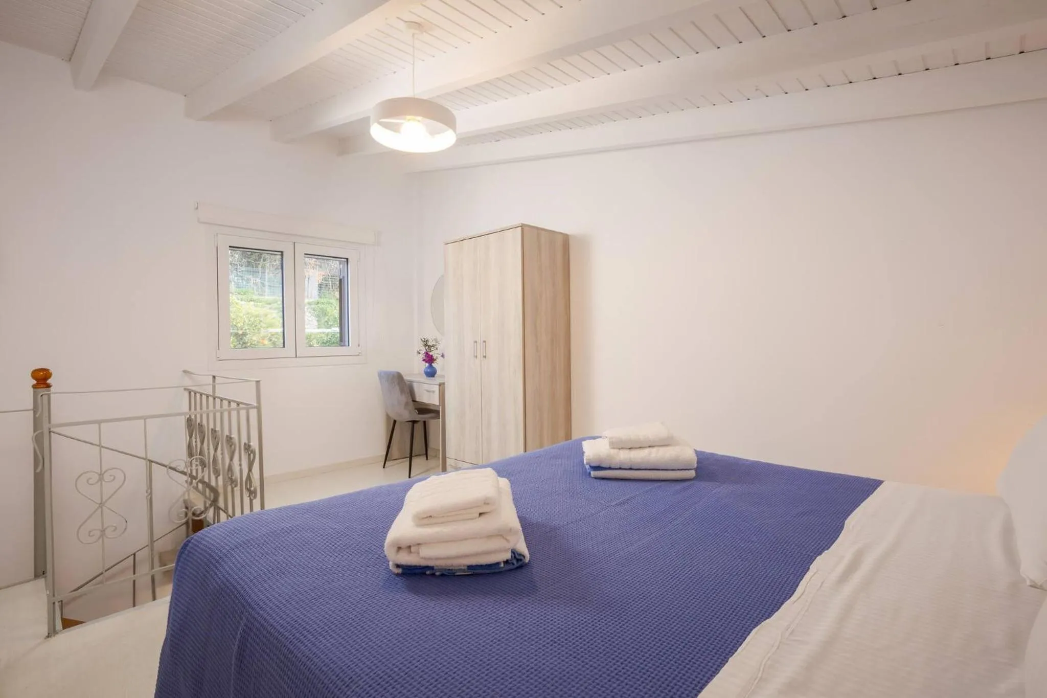 Bed in Rose of Crete