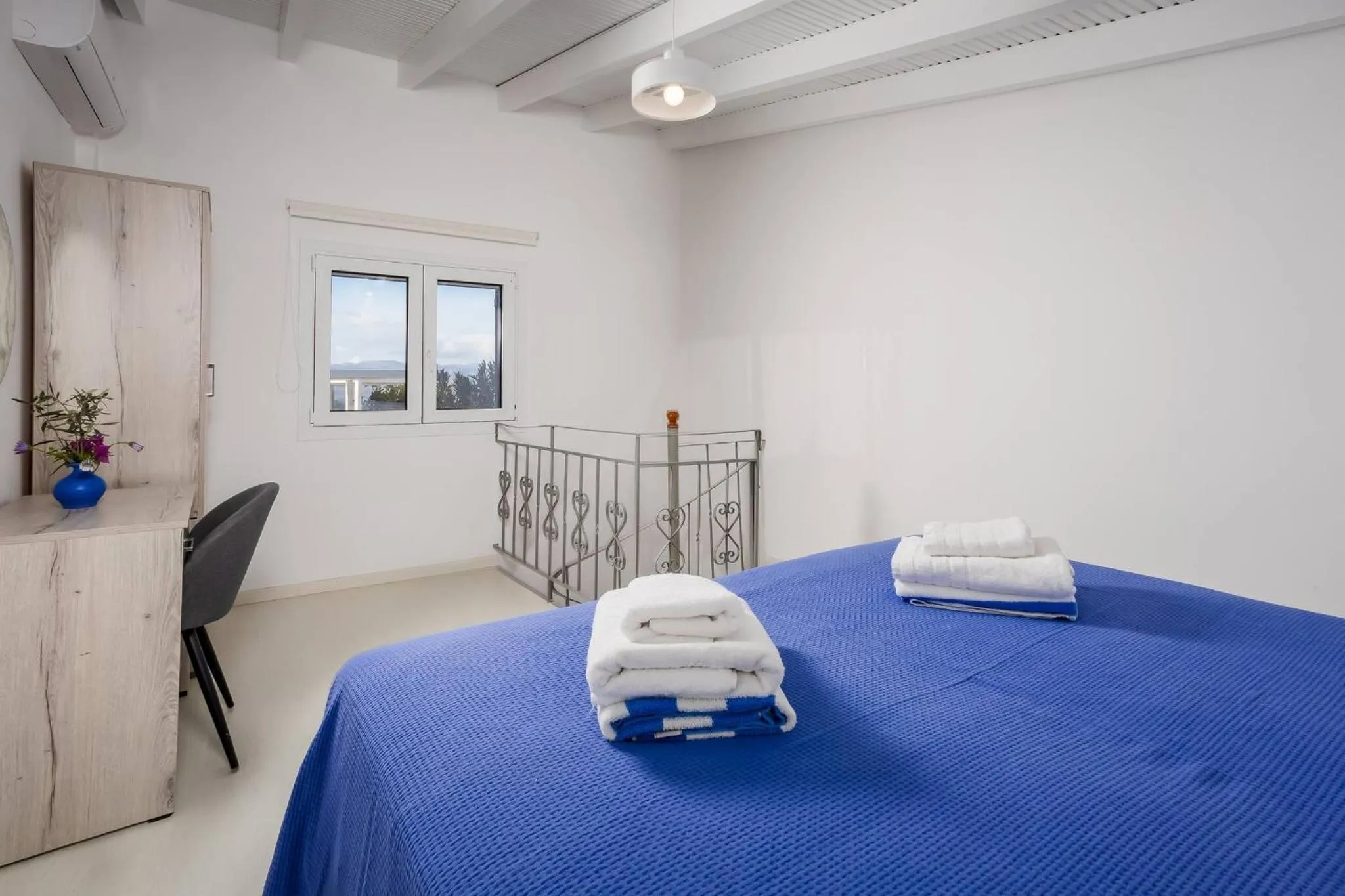 Bed in Rose of Crete