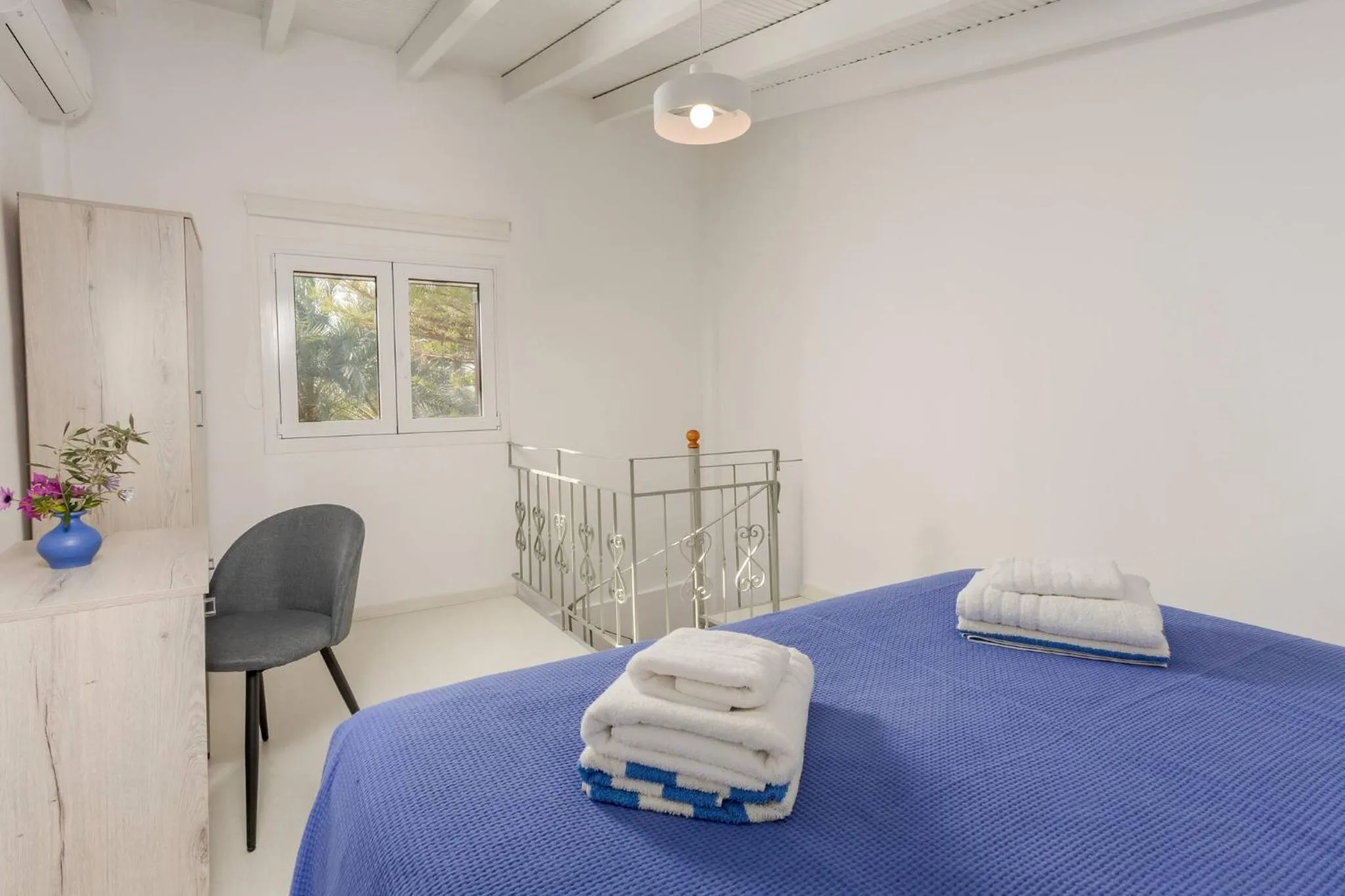 Other, Bed in Rose of Crete