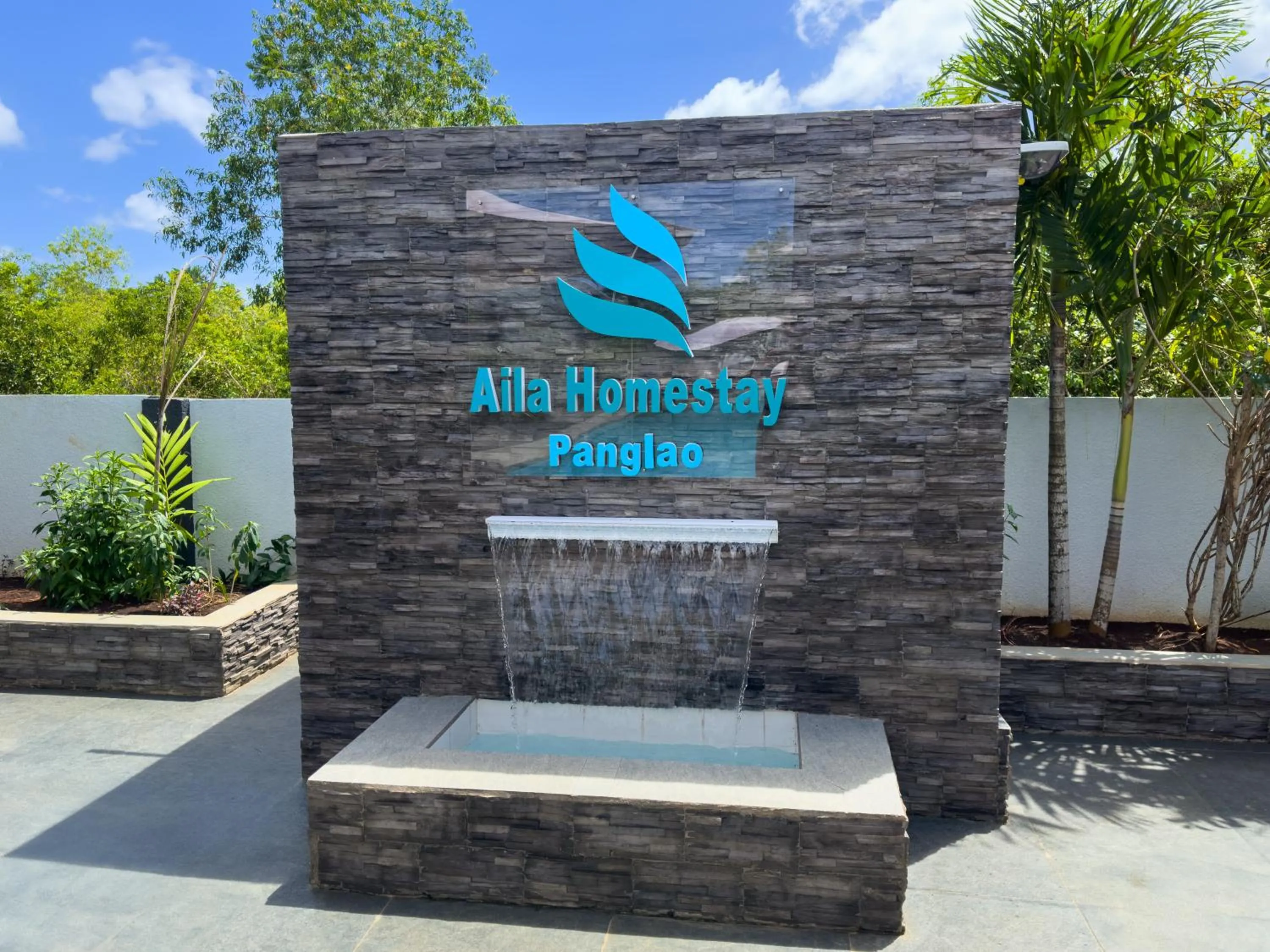 Swimming pool in Aila Homestay