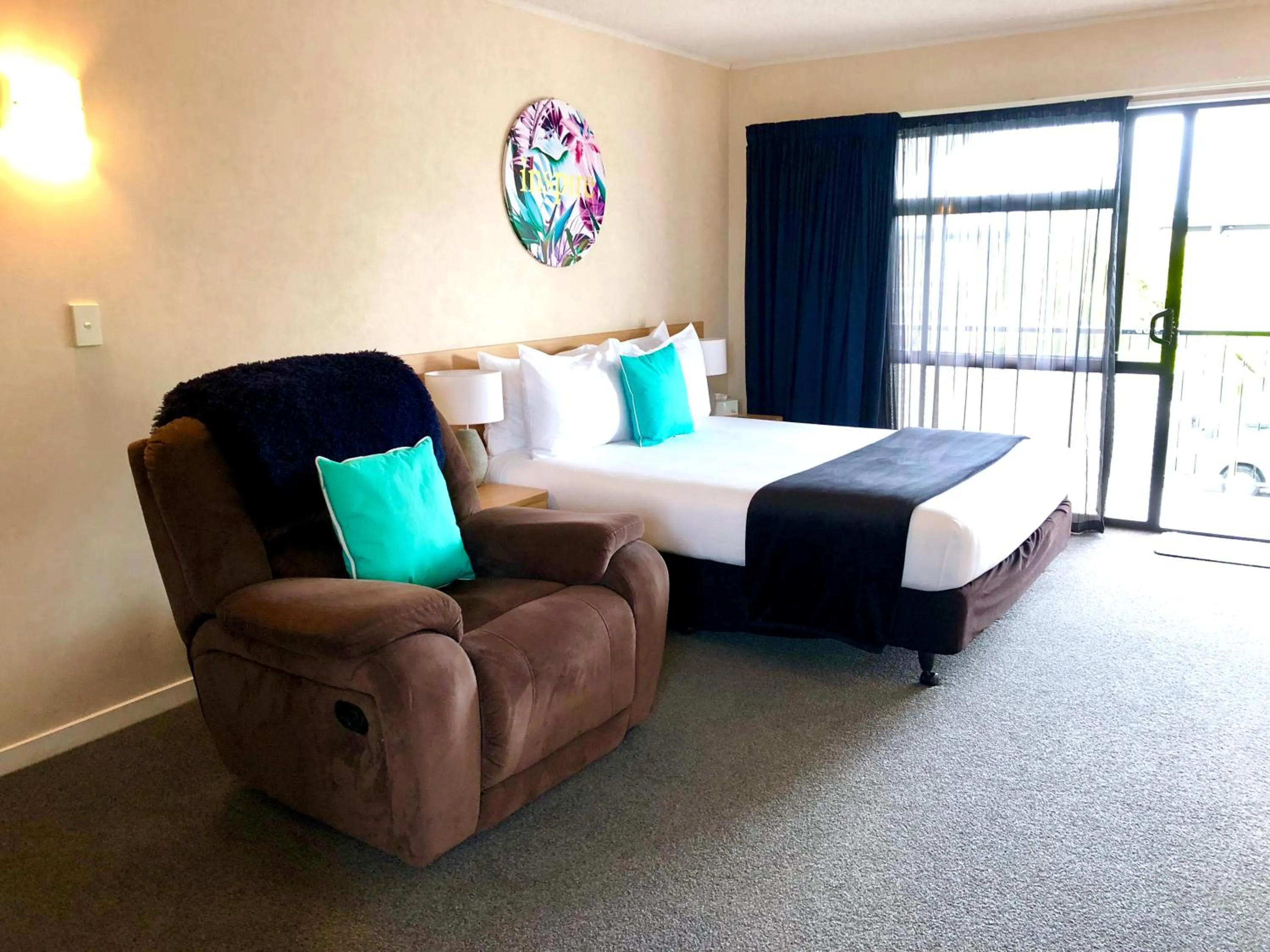 Bed in Hacienda Motor Lodge