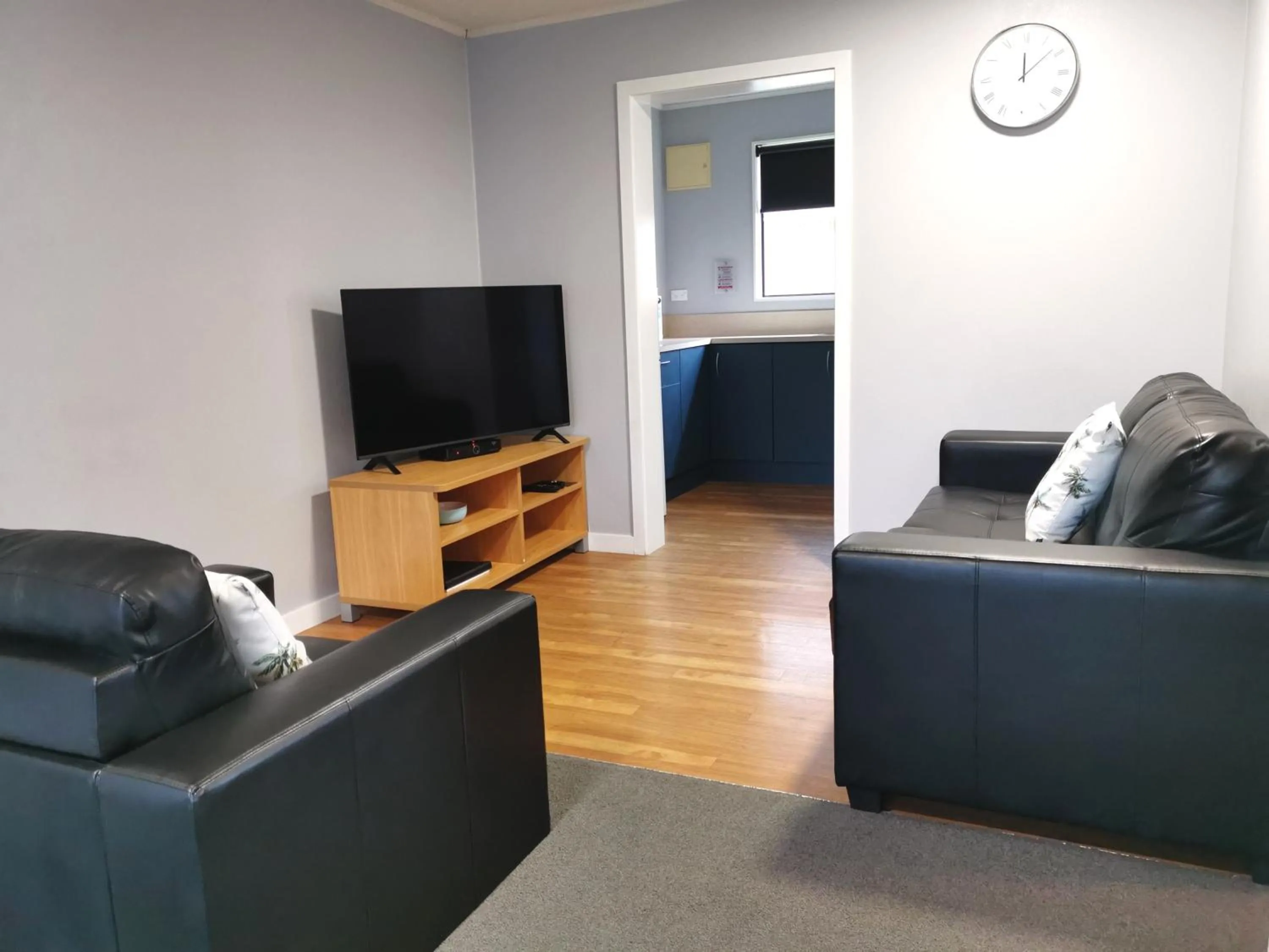 Living room in Hacienda Motor Lodge