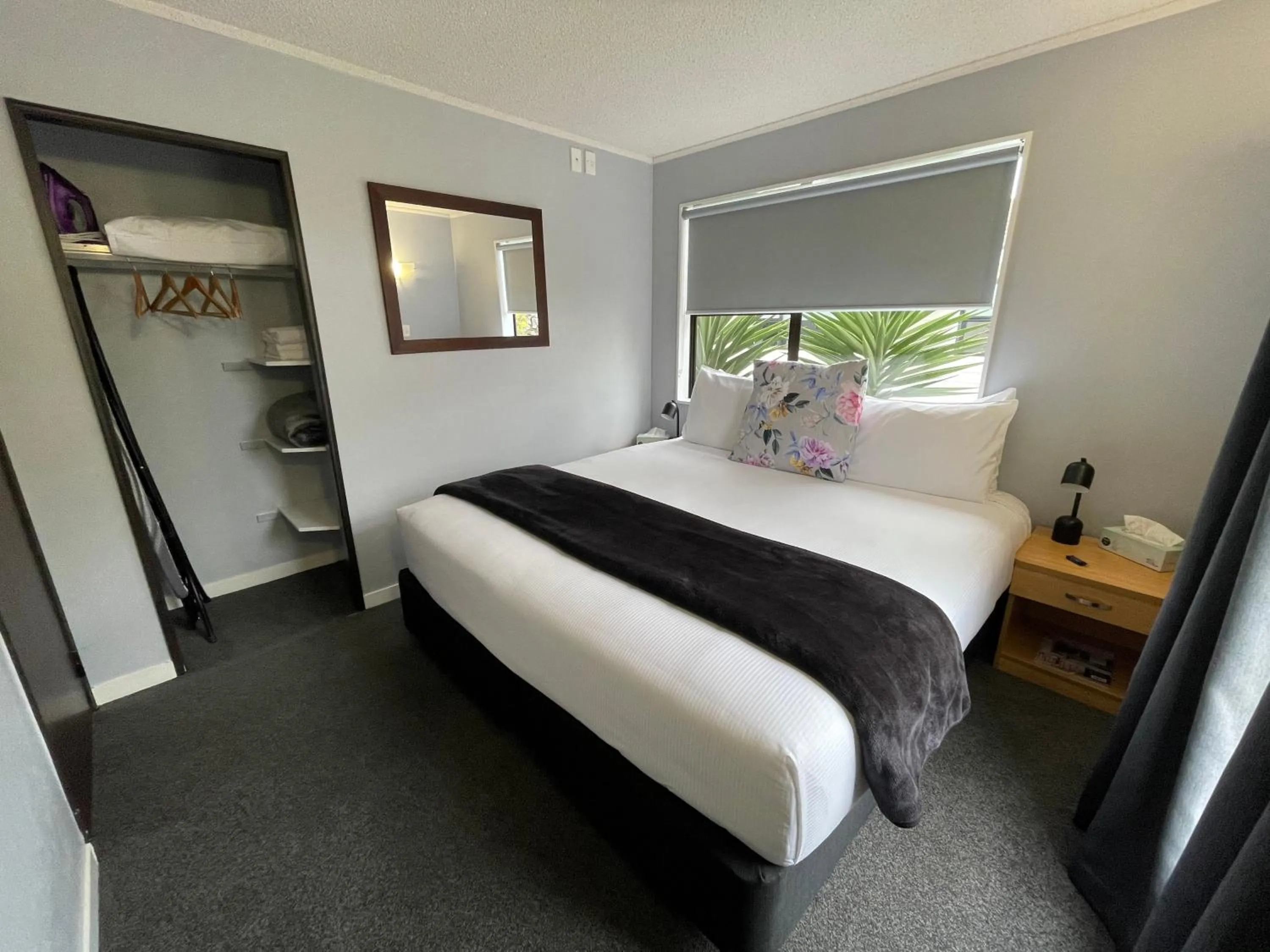 Bed in Hacienda Motor Lodge