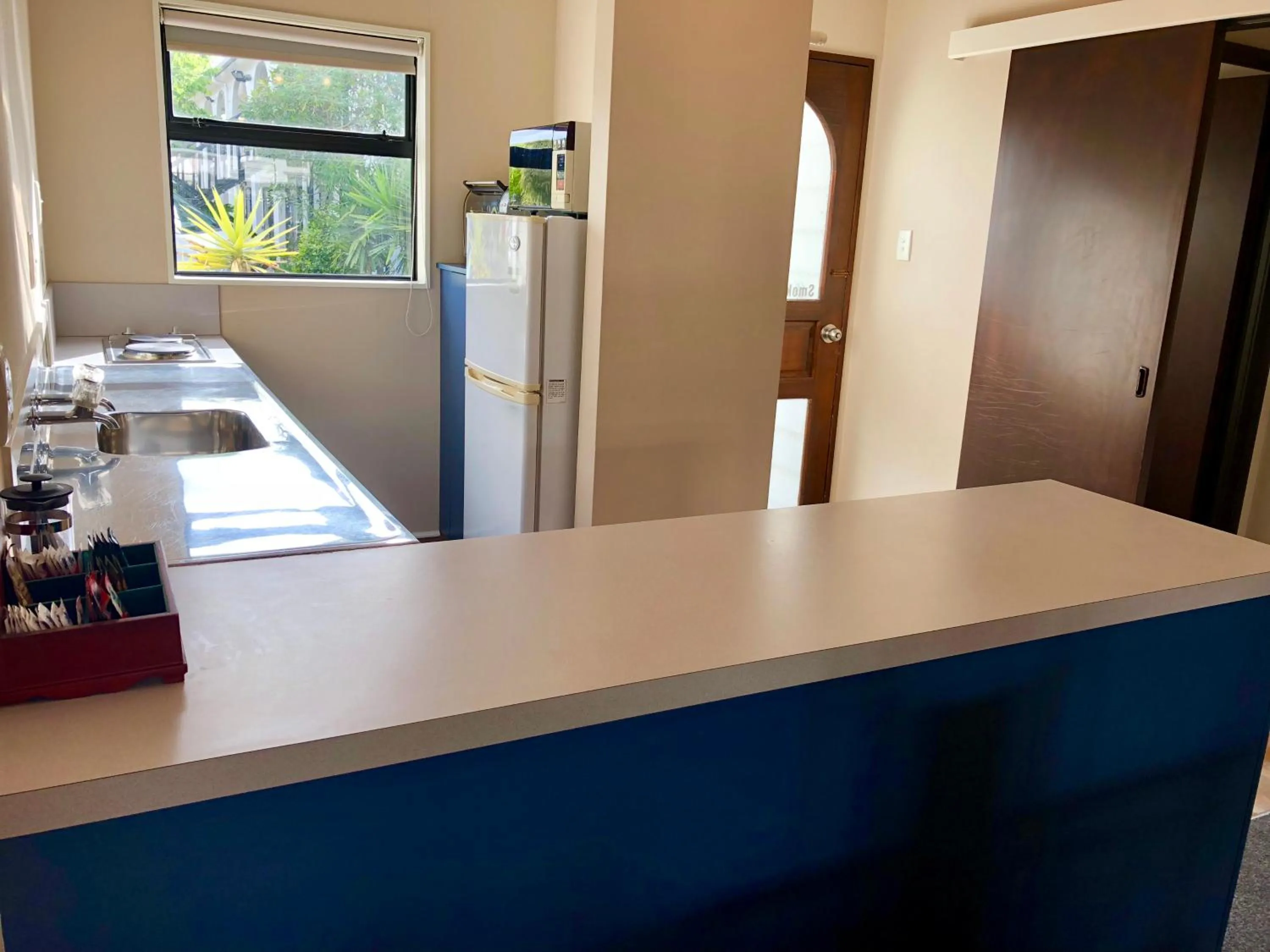 Kitchen or kitchenette in Hacienda Motor Lodge