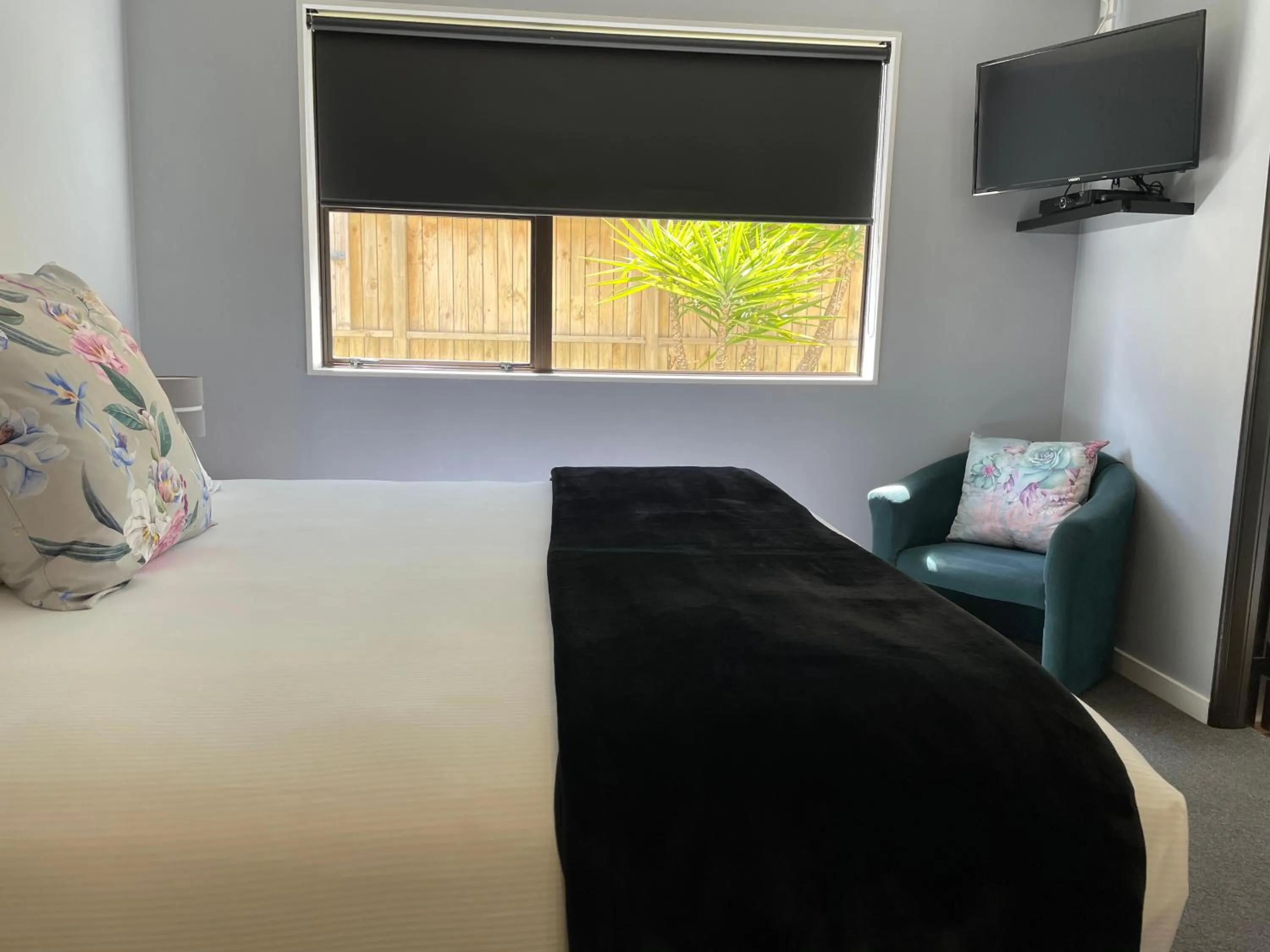 Bed in Hacienda Motor Lodge