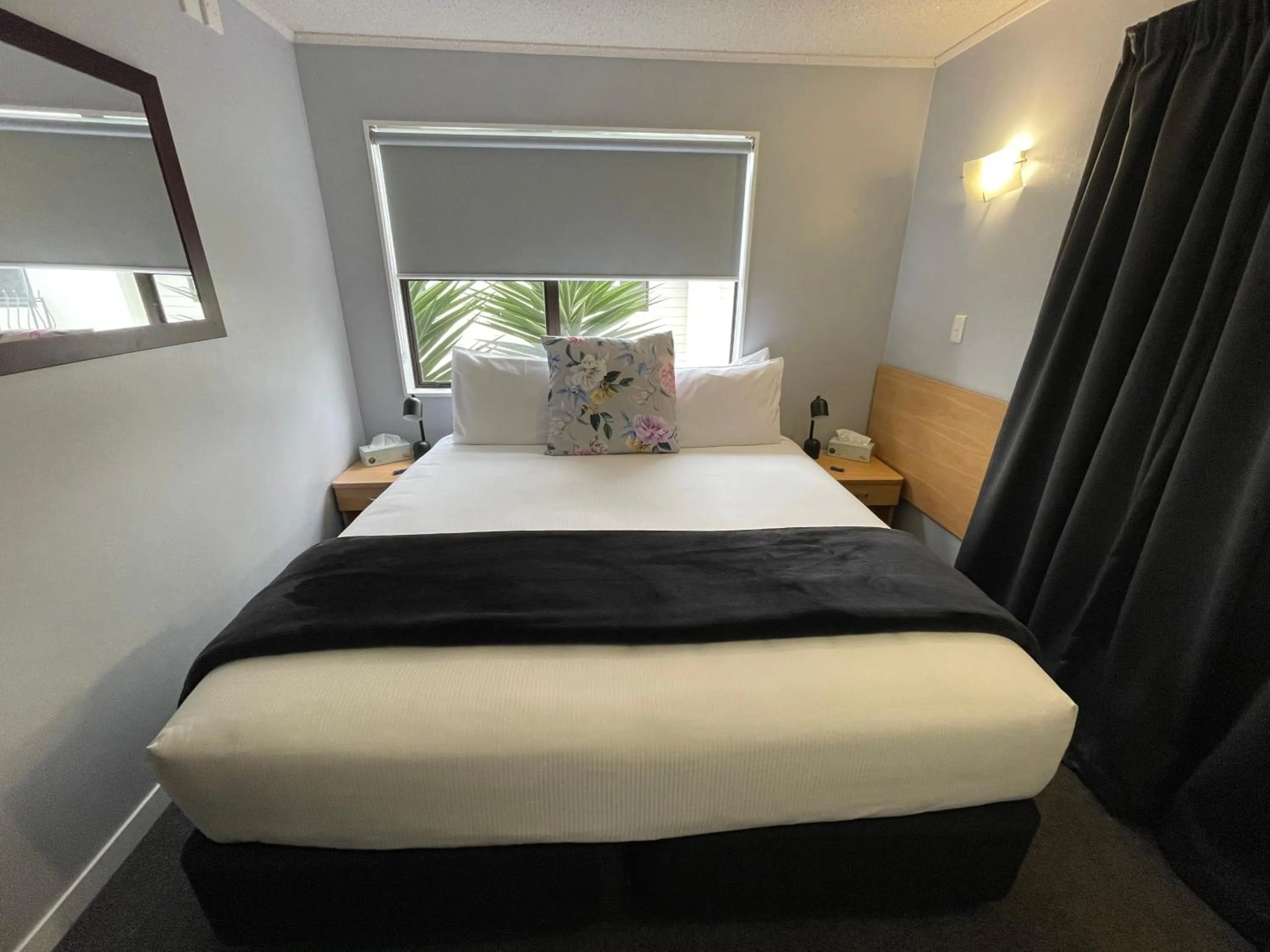 Bed in Hacienda Motor Lodge