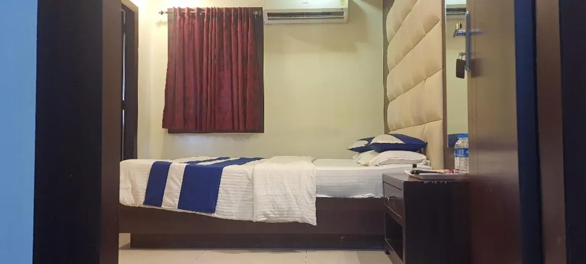 Bed in Hotel Presidency Inn