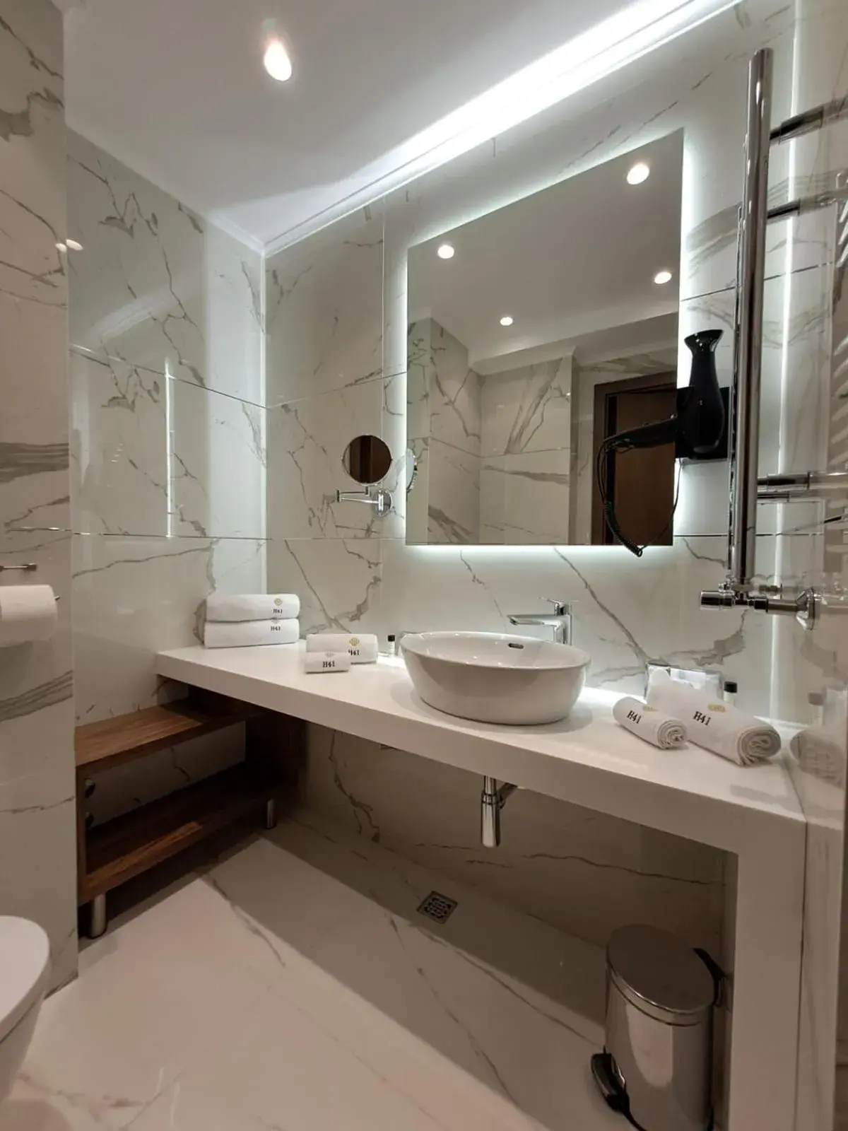 Toilet in H41 Luxury Suites Toilet in H41 Luxury Suites